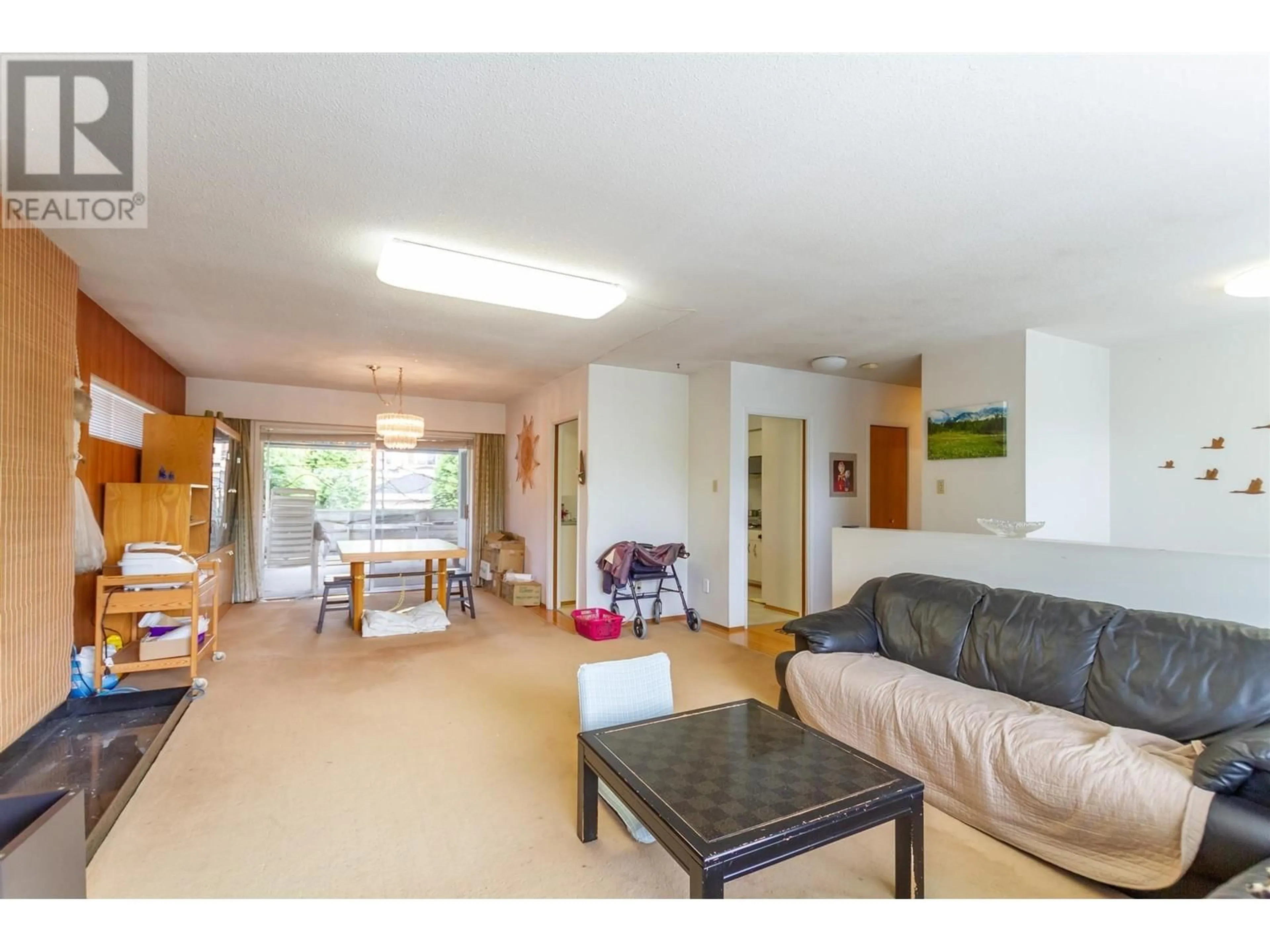 A pic of a room for 6455 KITCHENER STREET, Burnaby British Columbia V5B2J5