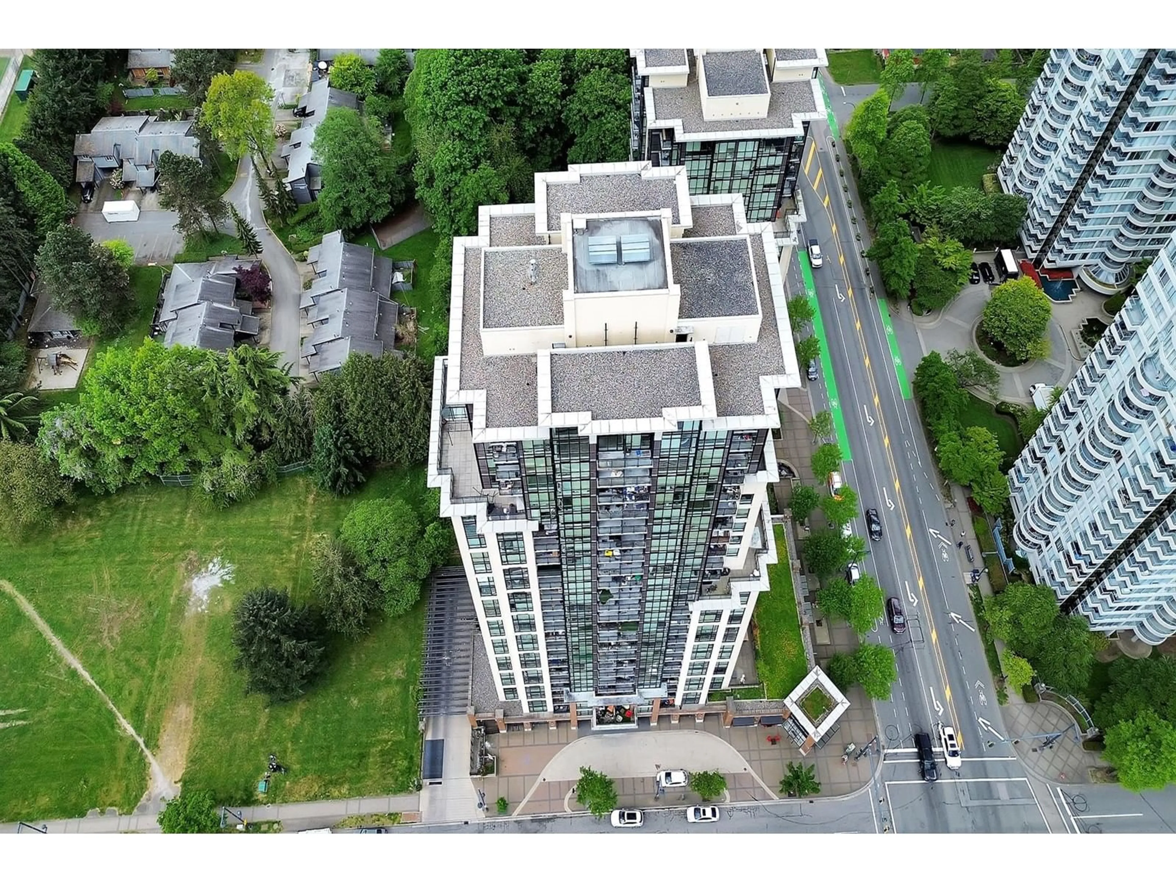 A pic from outside/outdoor area/front of a property/back of a property/a pic from drone, city buildings view from balcony for 1110 - 10777 UNIVERSITY, Surrey British Columbia V3T0E6
