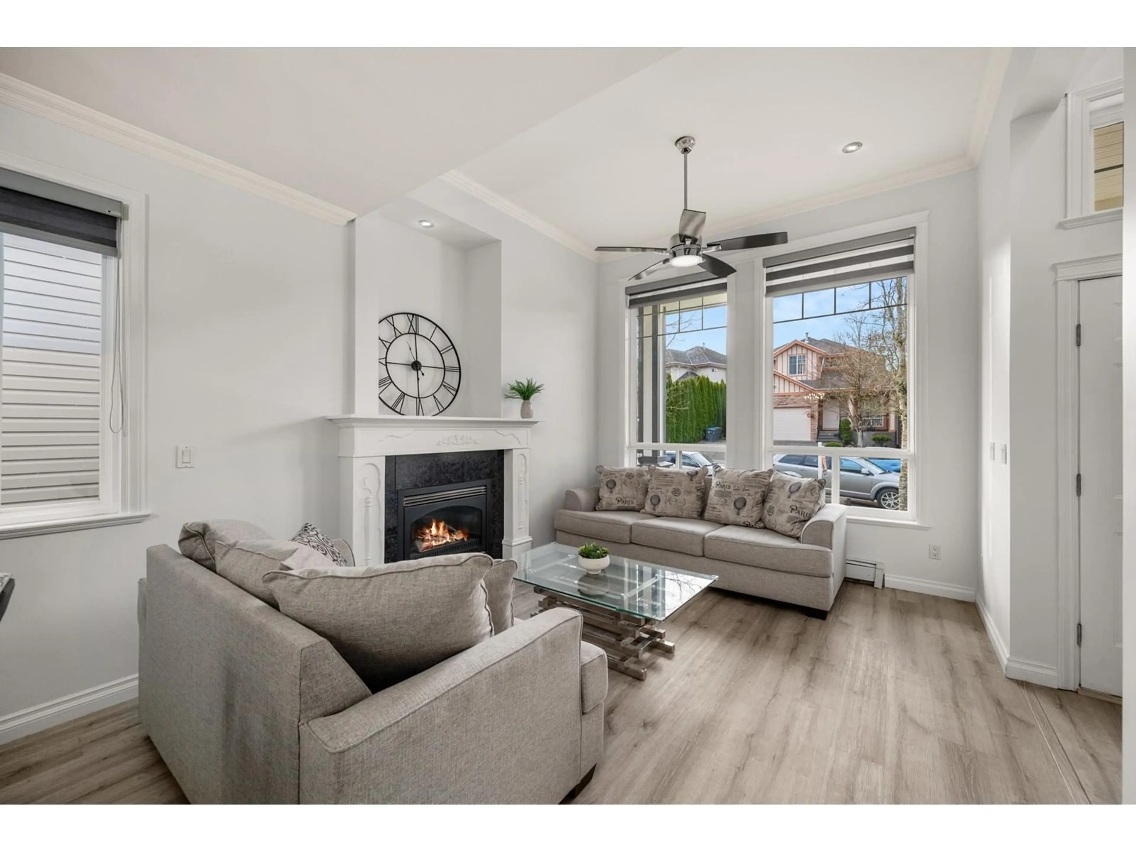 Living room with furniture, unknown for 14630 80A, Surrey British Columbia V3S9Y6