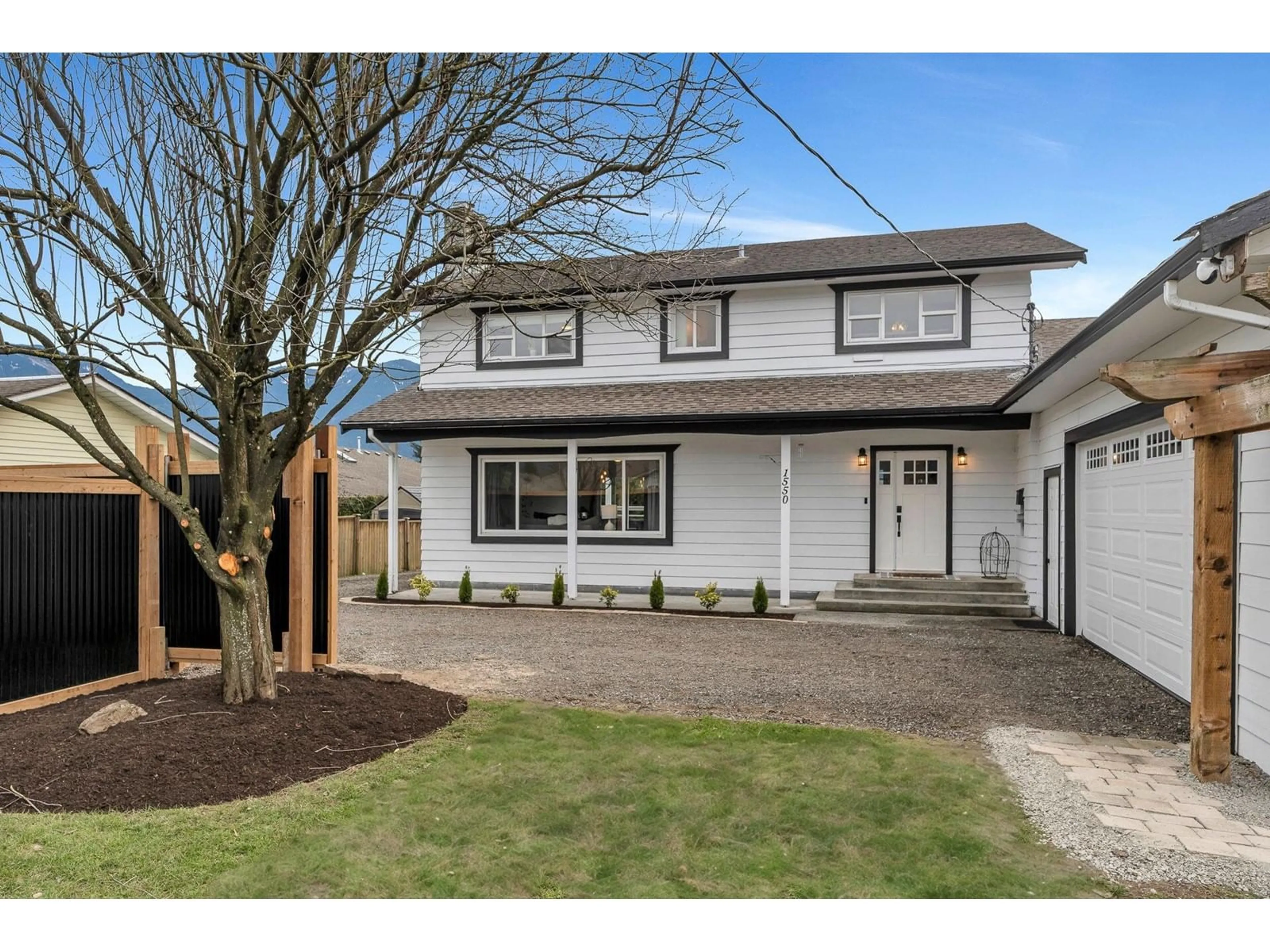Home with vinyl exterior material, street for 1550 AGASSIZ-ROSEDALE HIGHWAY NO 9 HIGHWAY, Agassiz British Columbia V0M1A2