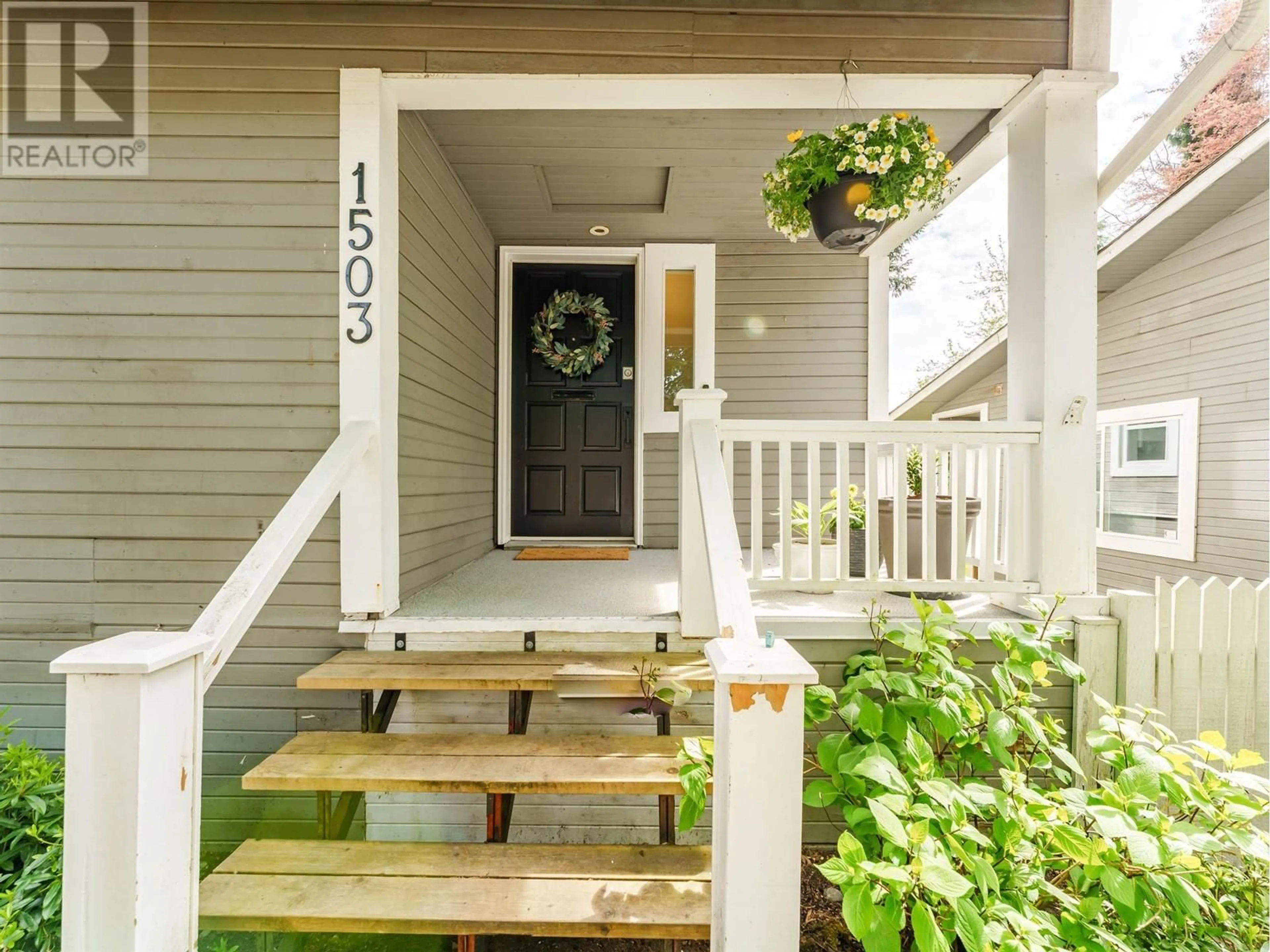 Indoor entryway for 1503 DOVERCOURT ROAD, North Vancouver British Columbia V7K1K6