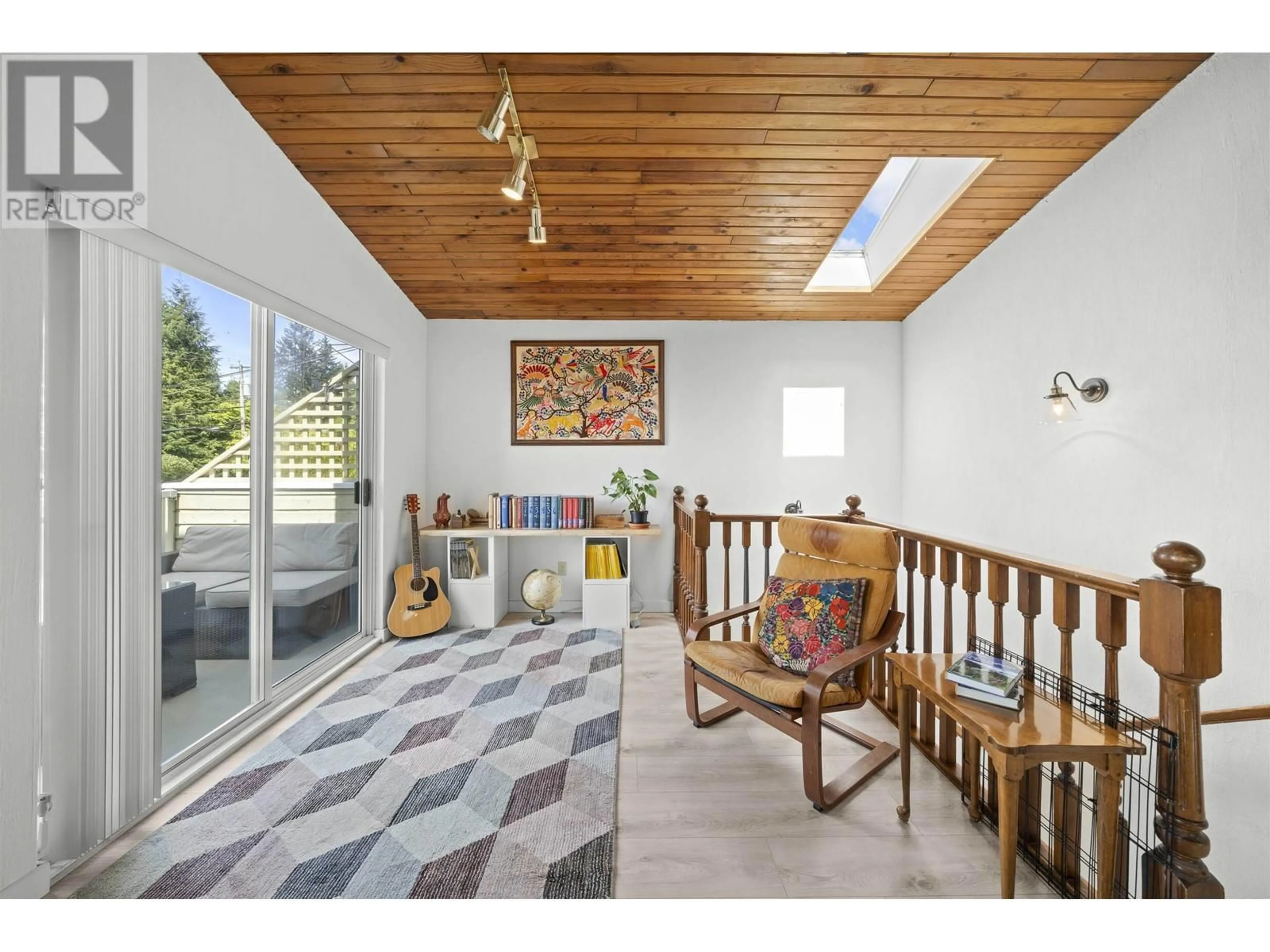 Indoor entryway for 3454 ST. GEORGES AVENUE, North Vancouver British Columbia V7N1V8