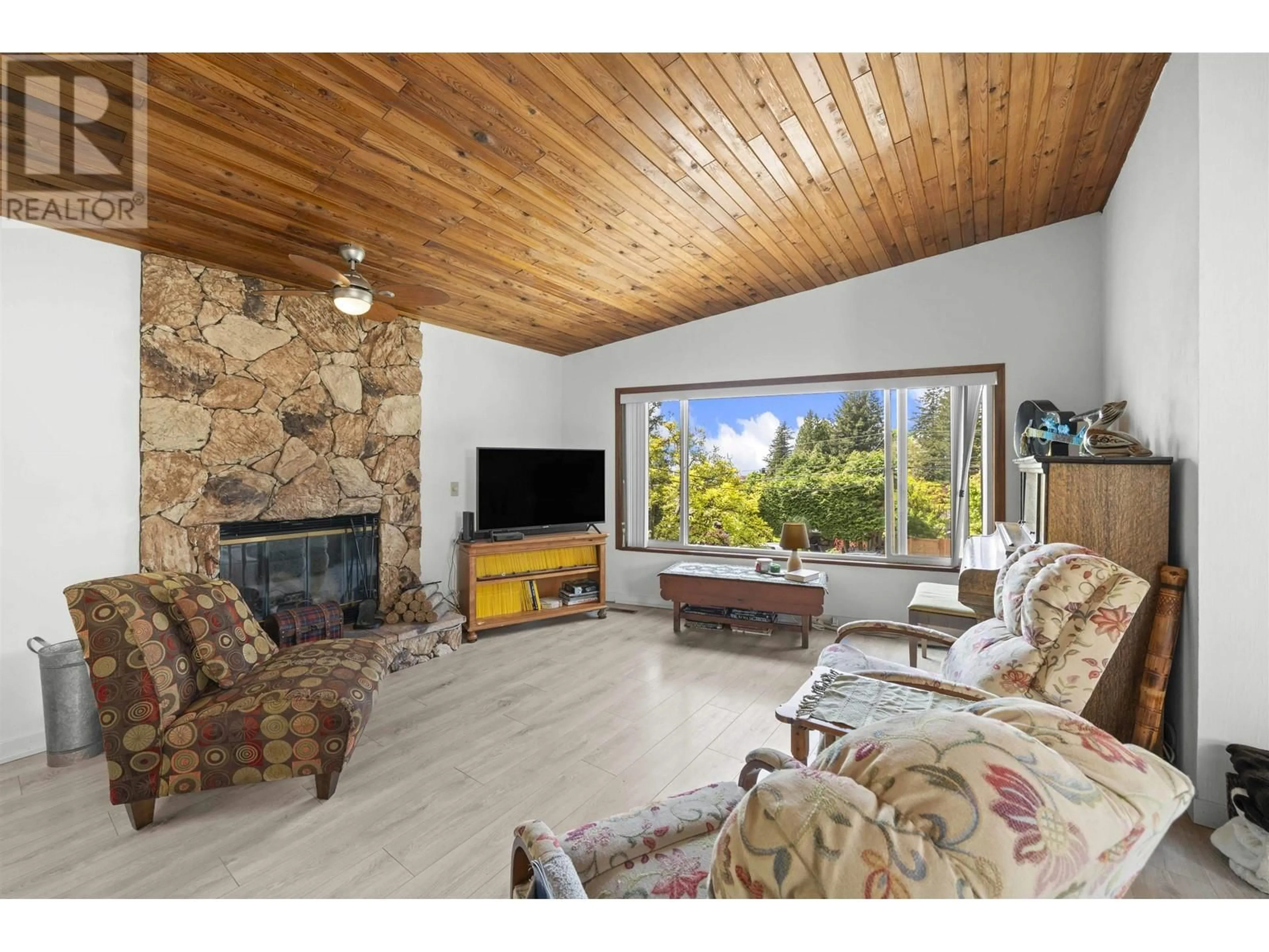 Living room with furniture, wood/laminate floor for 3454 ST. GEORGES AVENUE, North Vancouver British Columbia V7N1V8