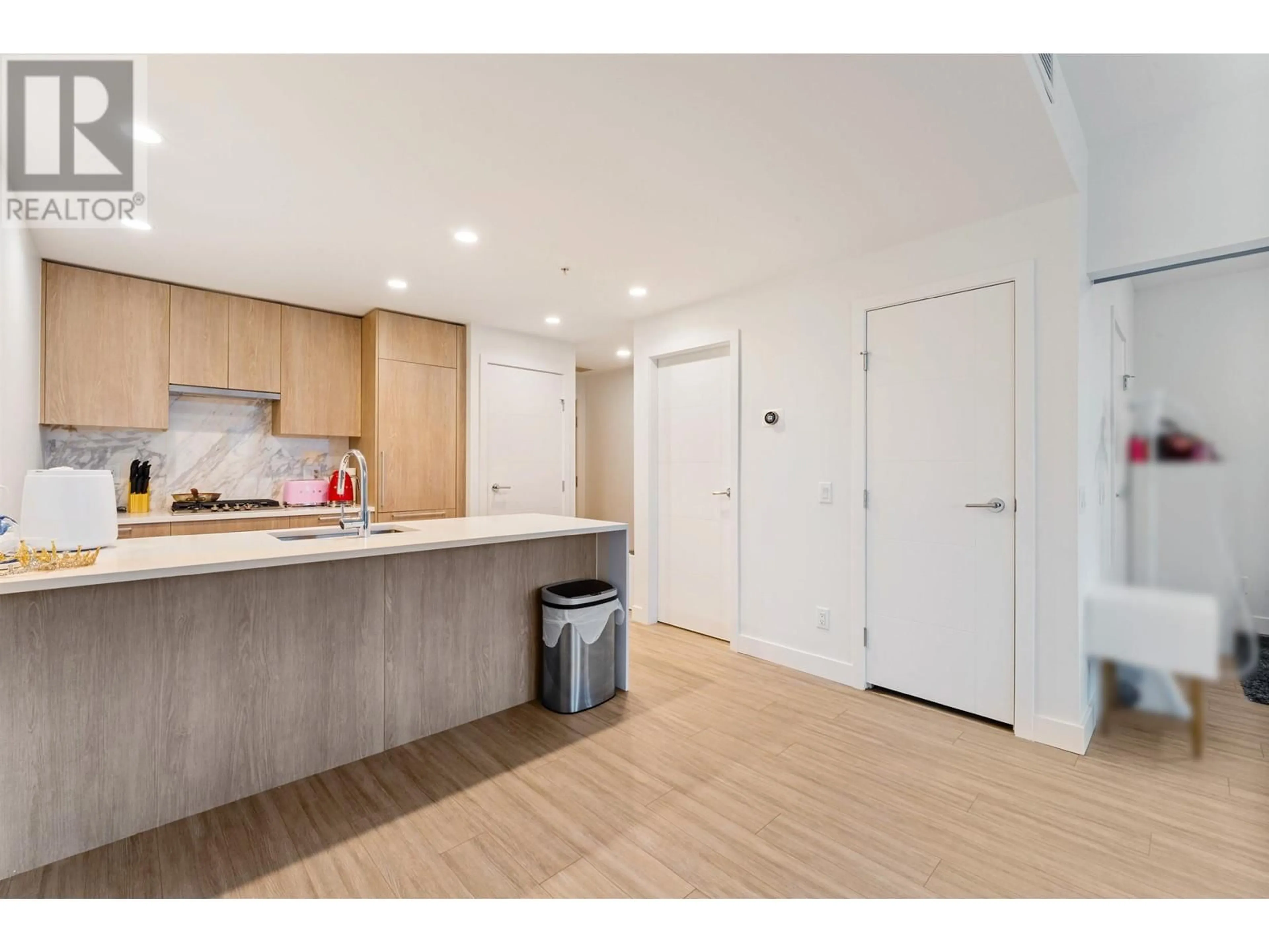 Unknown for 504 - 6398 SILVER AVENUE, Burnaby British Columbia V5H0K7