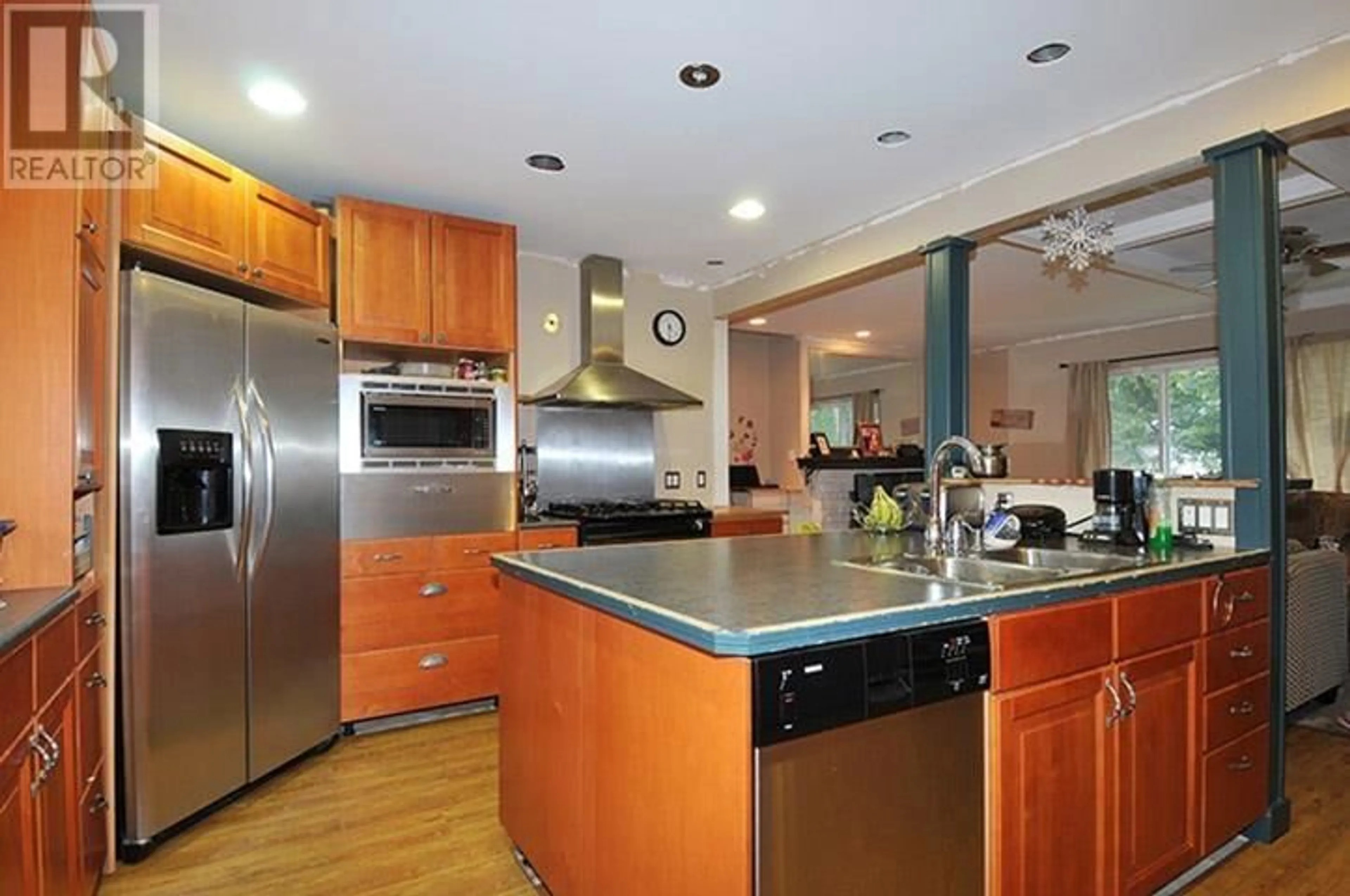 Open concept kitchen, unknown for 12275 HILLSIDE STREET, Maple Ridge British Columbia V2X5W9