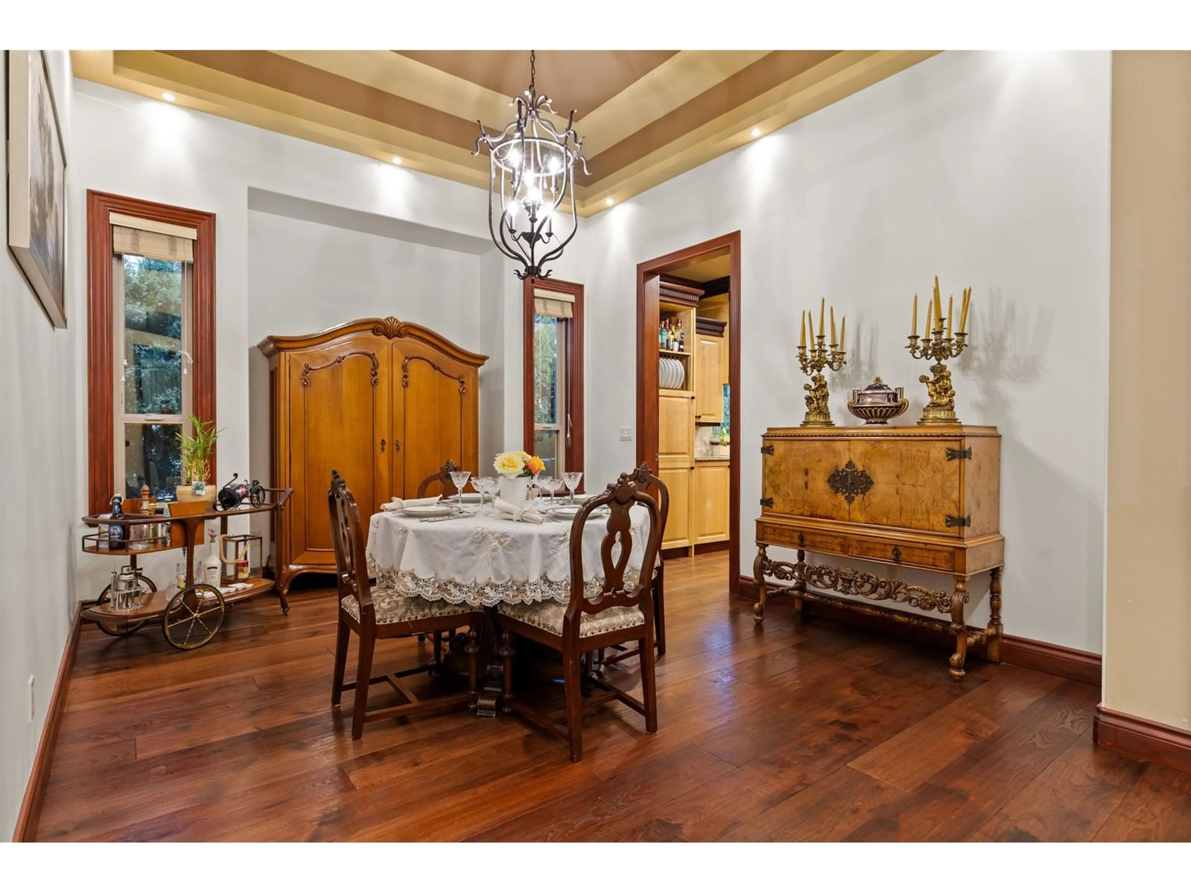 Dining room, wood/laminate floor for 19695 71, Langley British Columbia V2Y2Z7