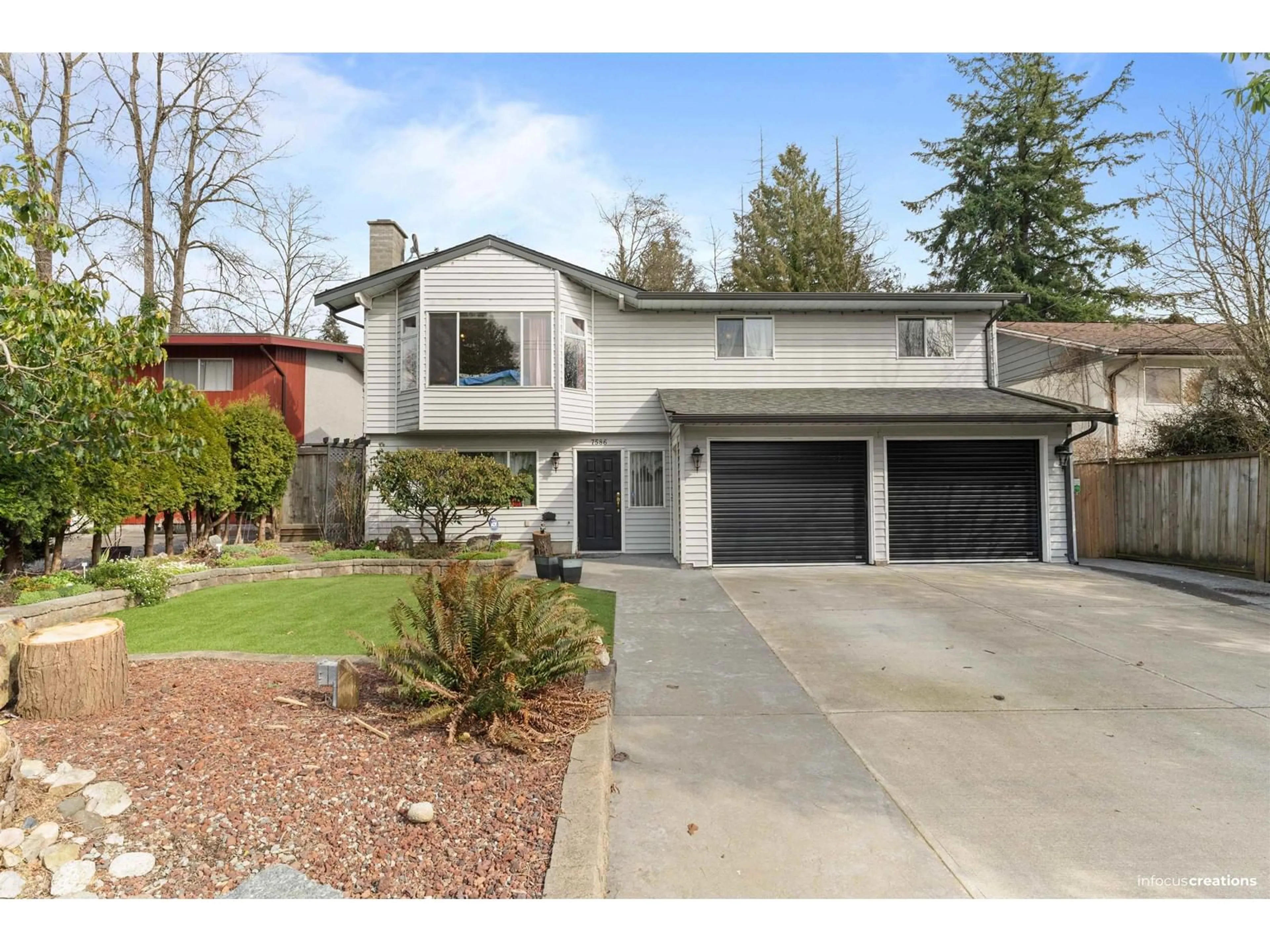 Home with vinyl exterior material, street for 7586 115, Delta British Columbia V4C5M8