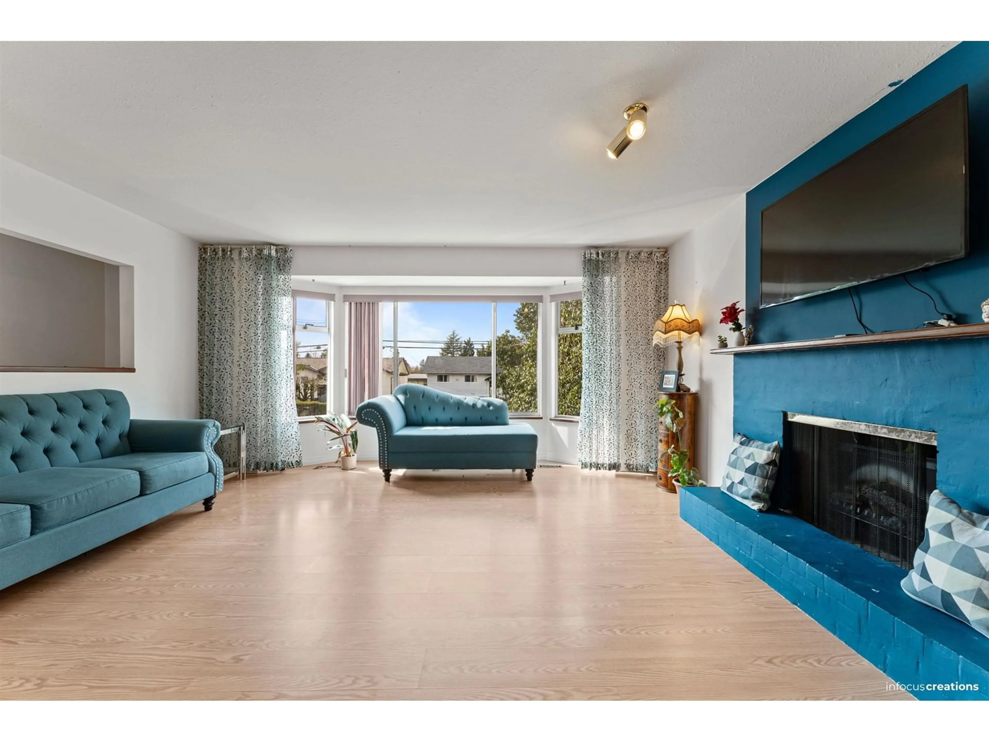 Living room with furniture, unknown for 7586 115, Delta British Columbia V4C5M8