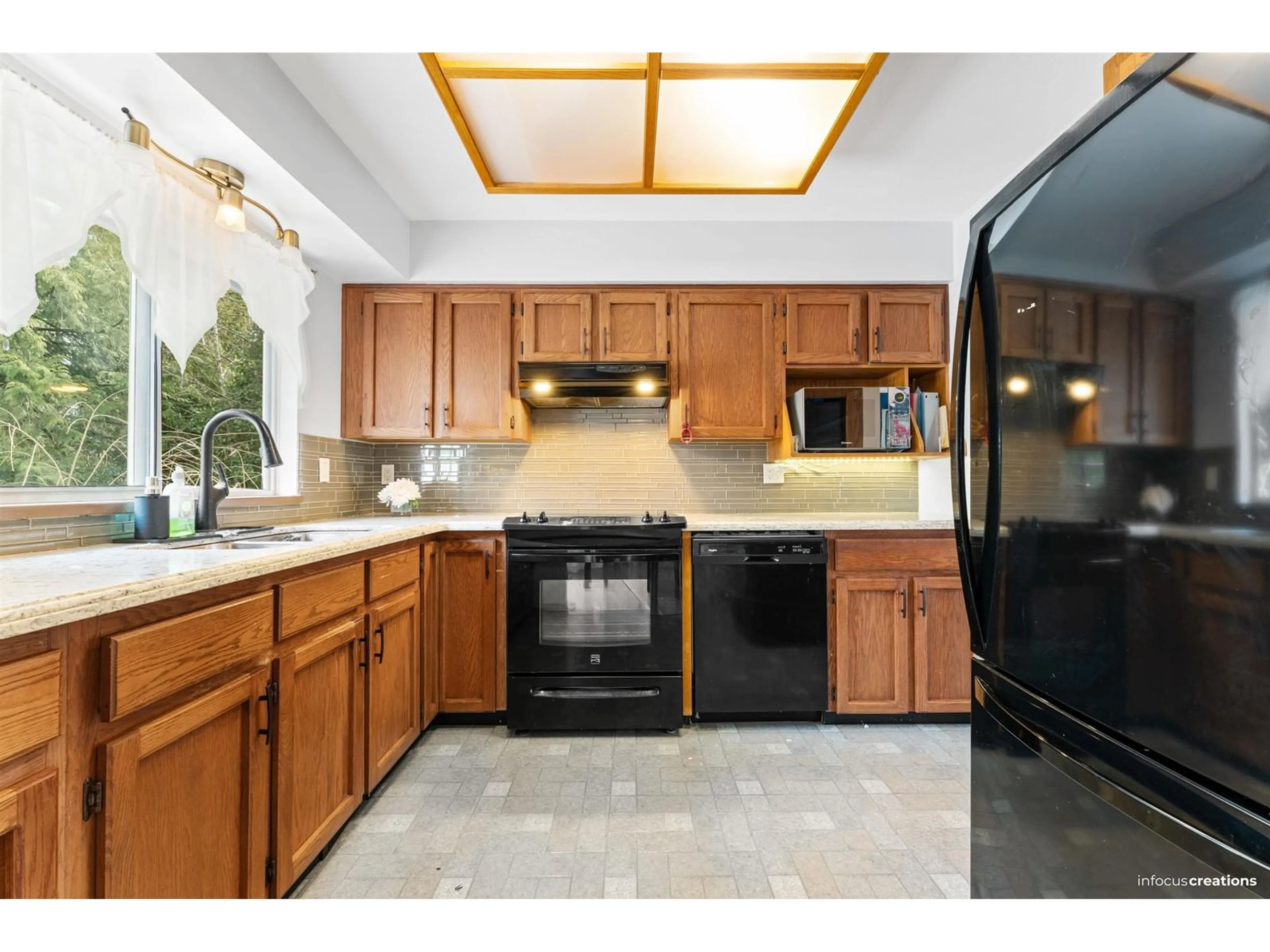 Standard kitchen, ceramic/tile floor for 7586 115, Delta British Columbia V4C5M8