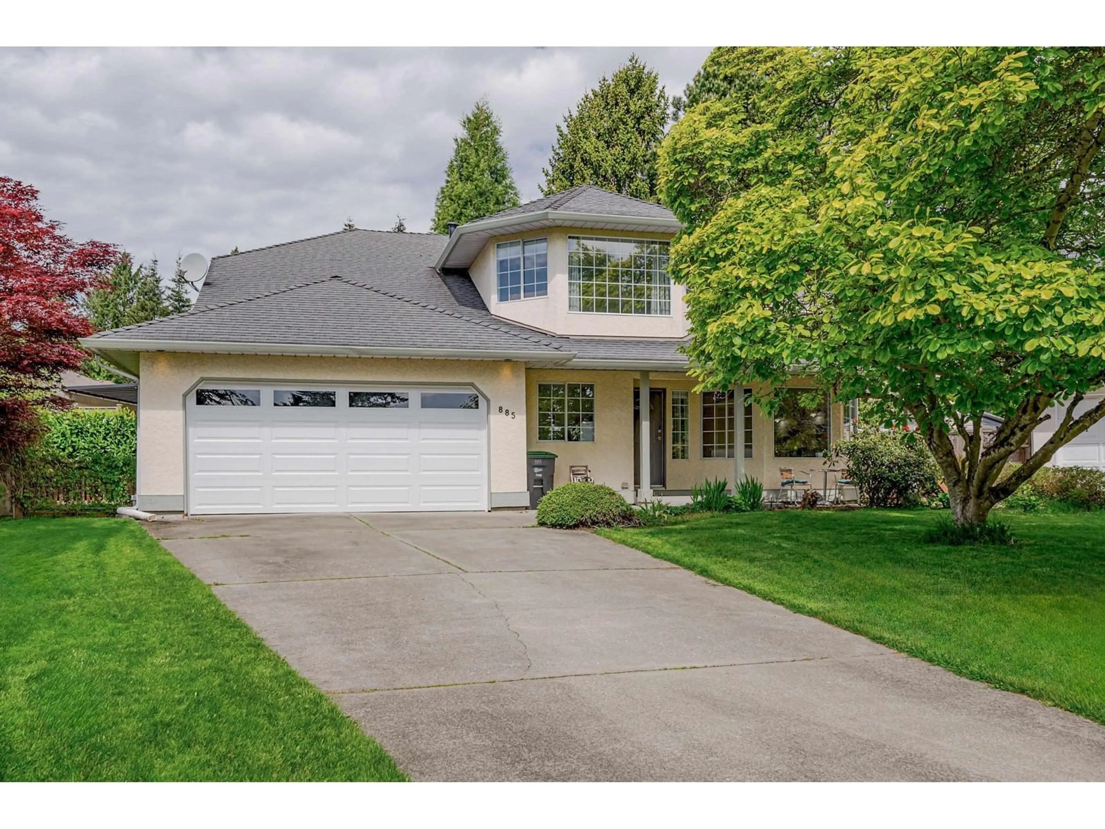 Home with vinyl exterior material, street for 885 165, Surrey British Columbia V4A9C1