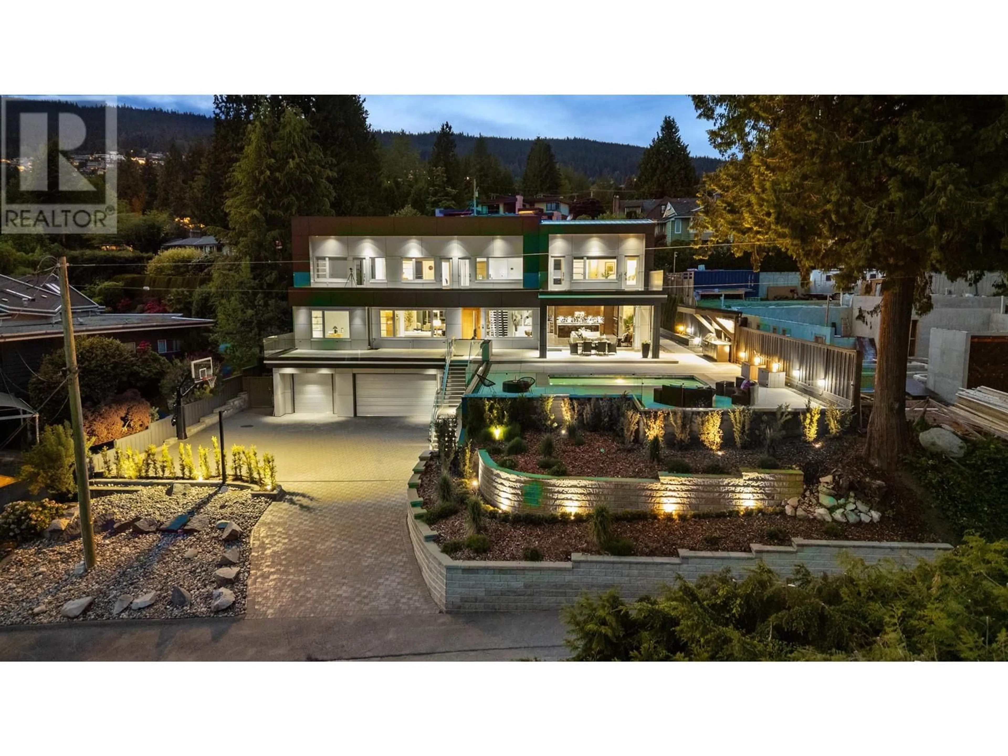A pic from outside/outdoor area/front of a property/back of a property/a pic from drone, mountain view for 1265 QUEENS AVENUE, West Vancouver British Columbia V7S2K4