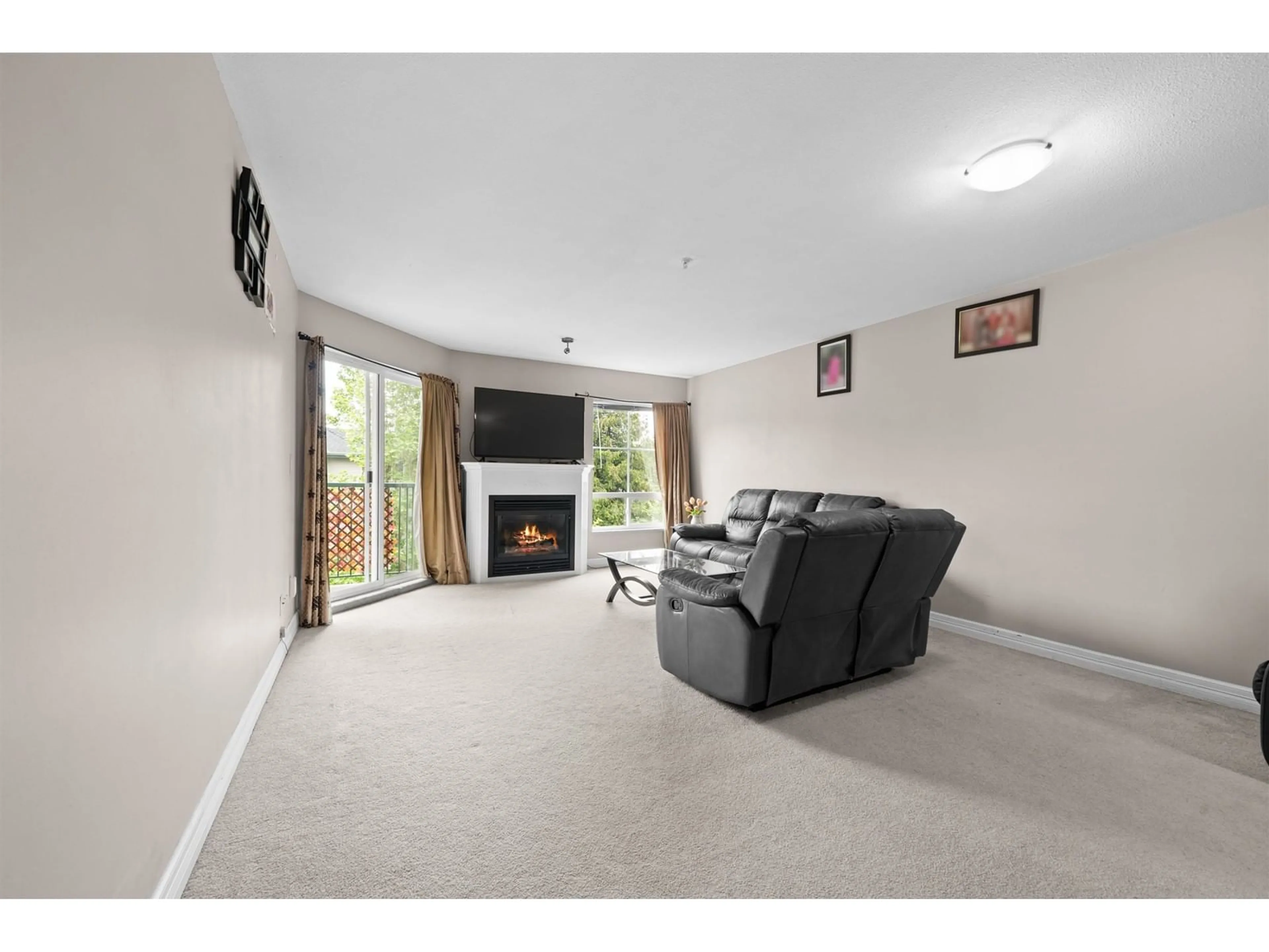 Living room with furniture, unknown for 407 - 2435 CENTER, Abbotsford British Columbia V2T2N4