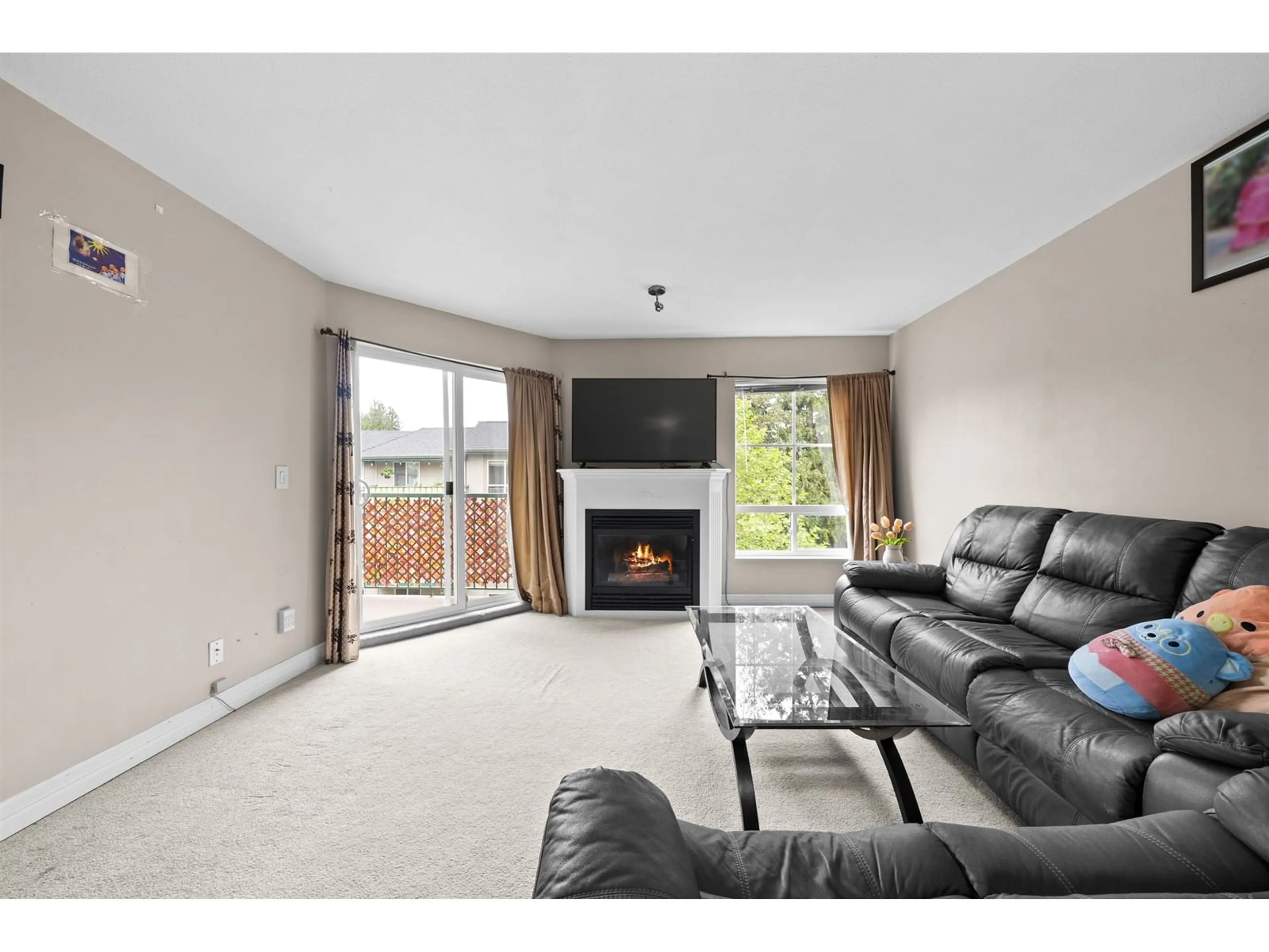 Living room with furniture, unknown for 407 - 2435 CENTER, Abbotsford British Columbia V2T2N4