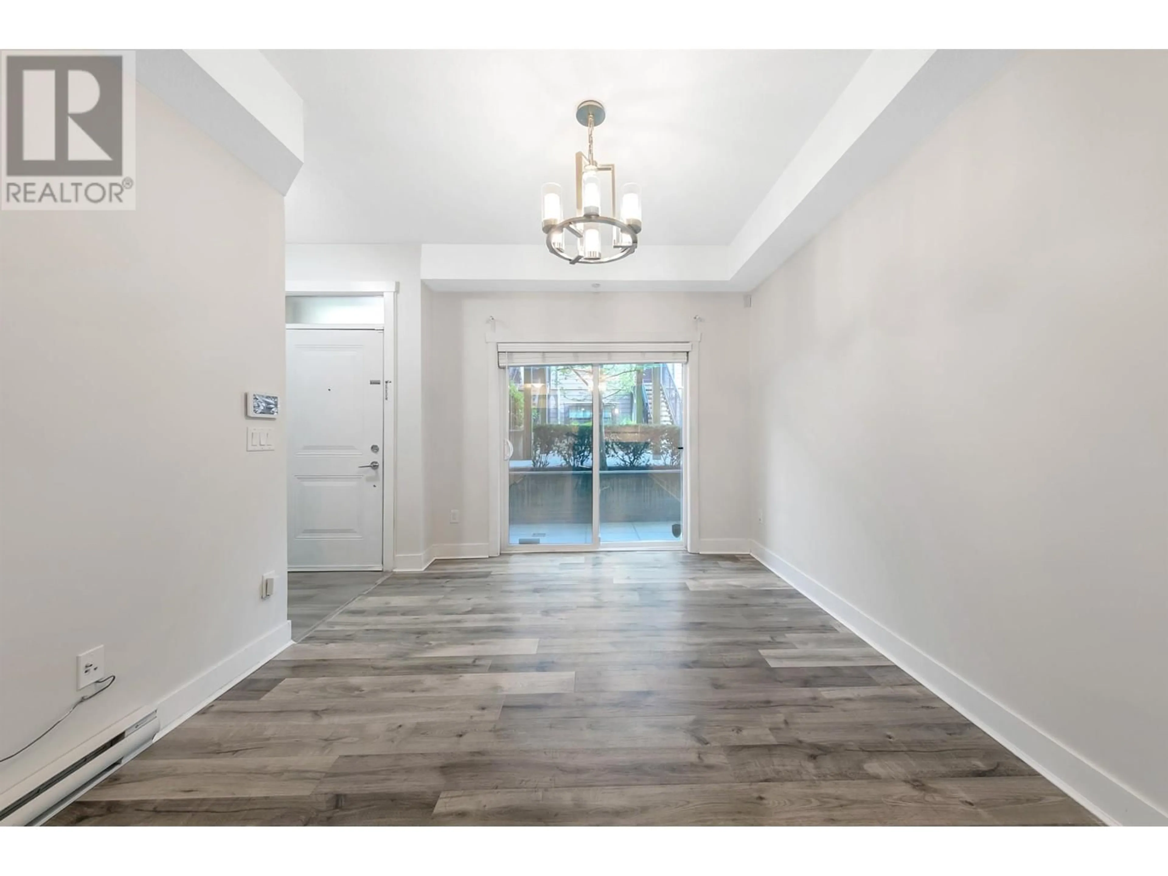 Indoor entryway for 112 - 828 ROYAL AVENUE, New Westminster British Columbia V3M1J9