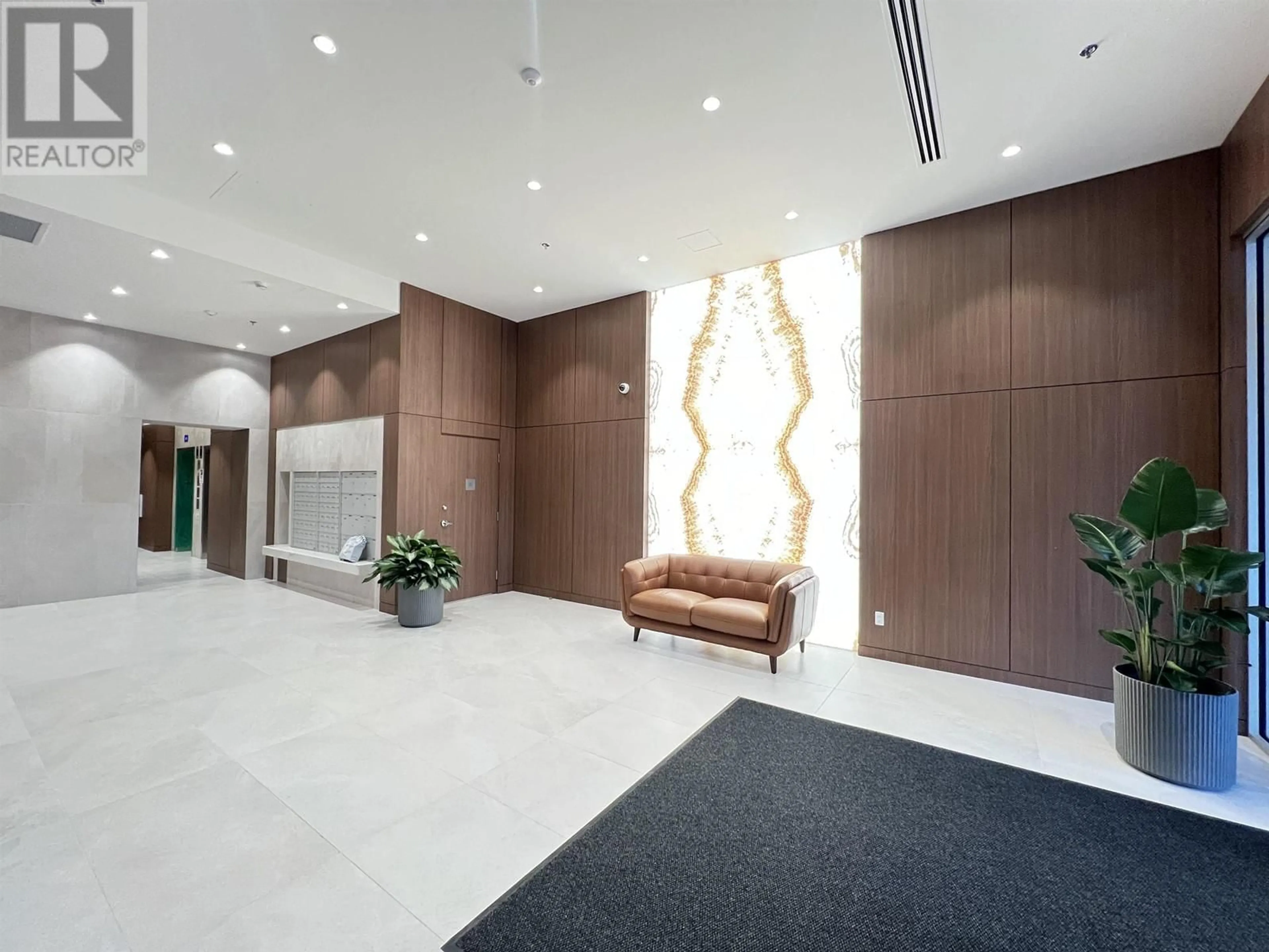 Indoor foyer for 1012 - 8111 PARK ROAD, Richmond British Columbia V6Y0M2