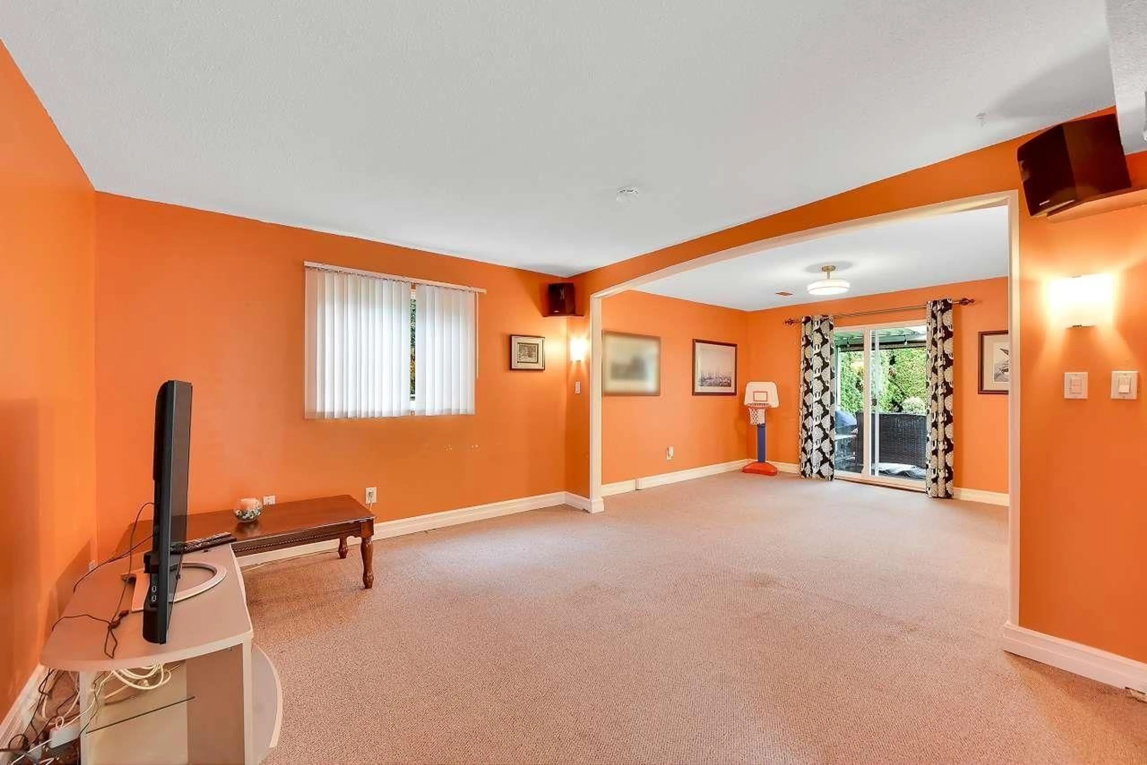 Indoor foyer for 9113 145A, Surrey British Columbia V3R7L6