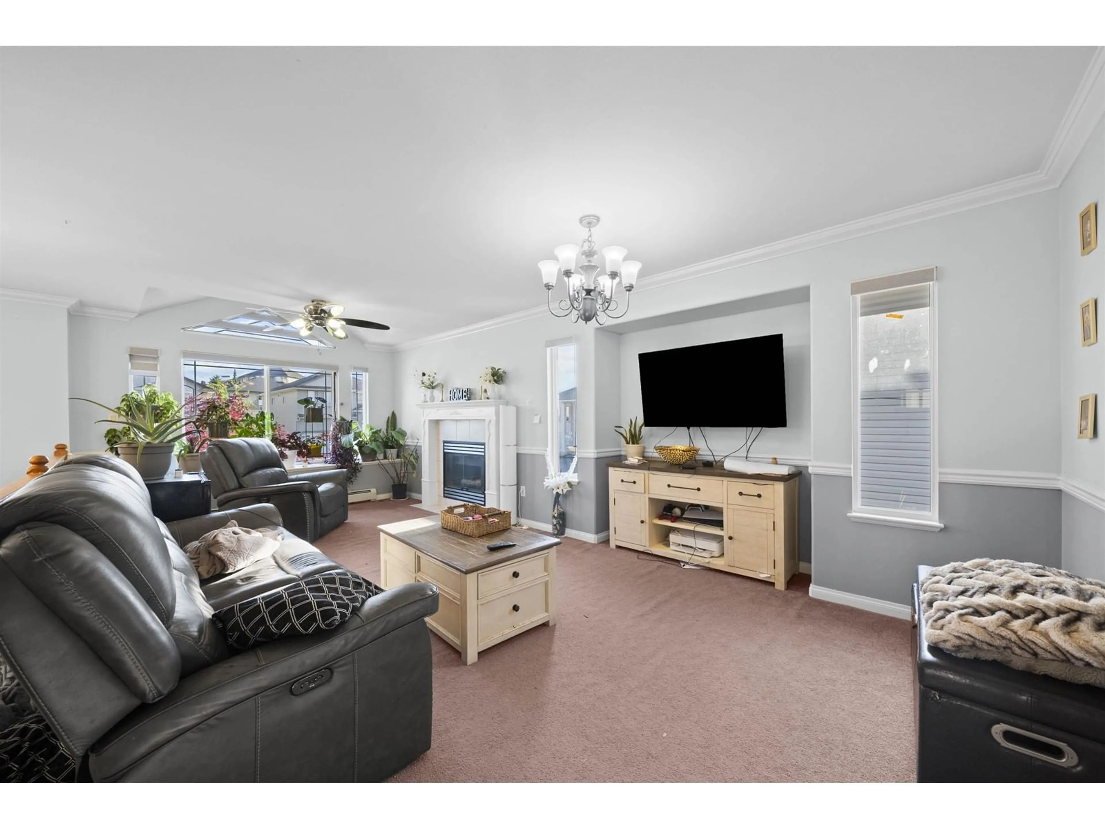 Living room with furniture, unknown for 31449 LEGACY, Abbotsford British Columbia V2T6W5