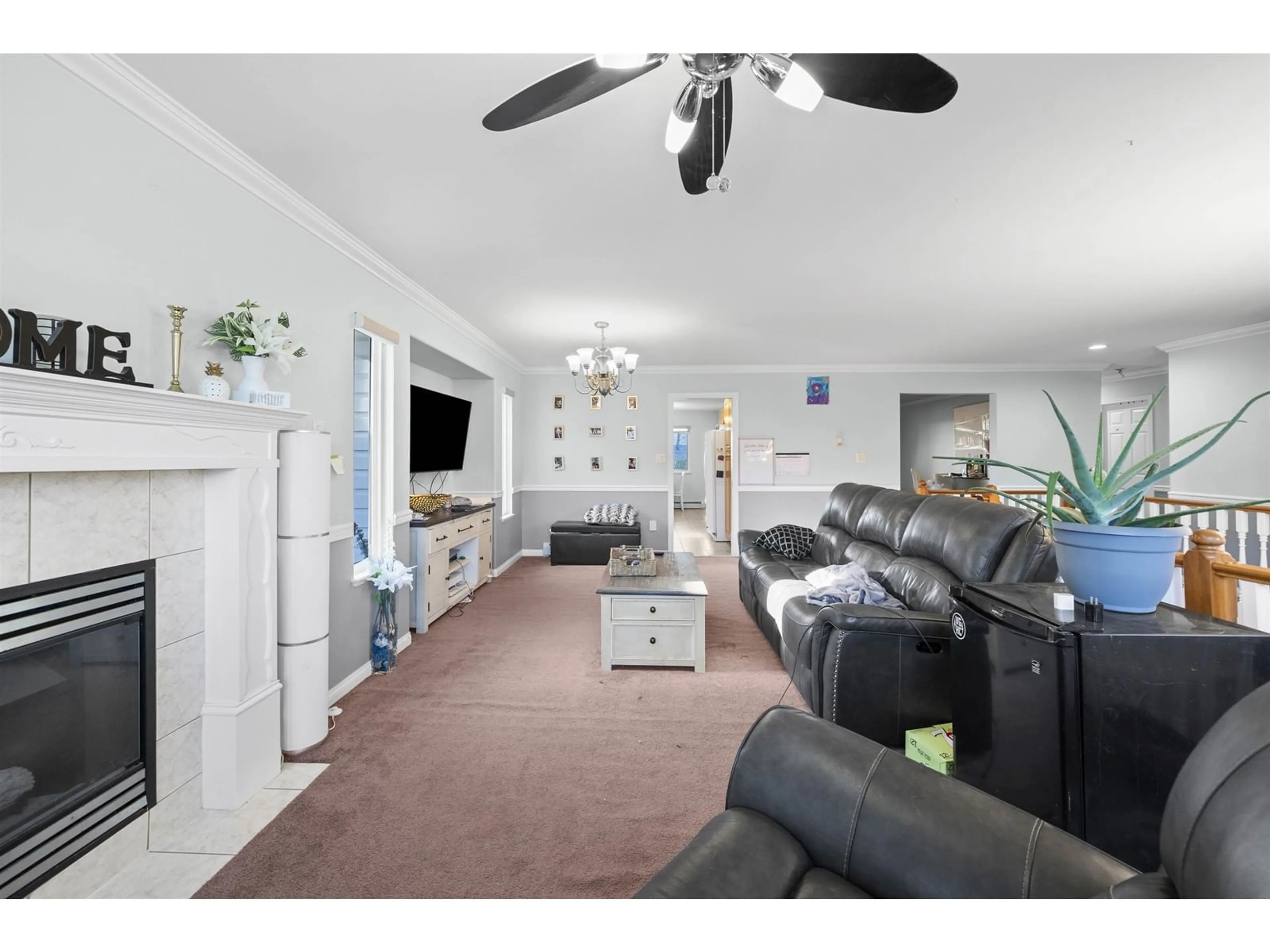 Living room with furniture, unknown for 31449 LEGACY, Abbotsford British Columbia V2T6W5