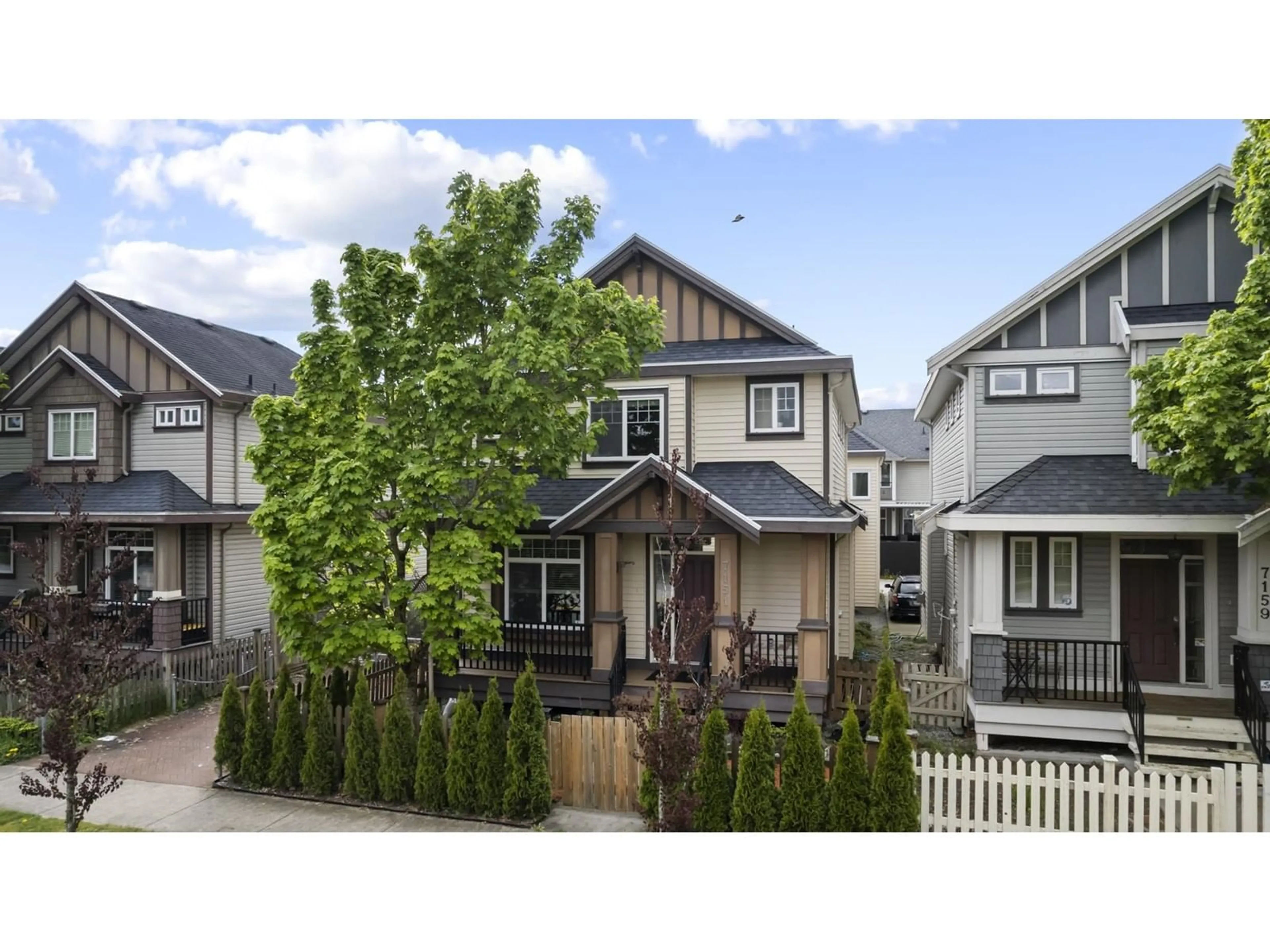 Home with vinyl exterior material, street for 7151 196, Surrey British Columbia V4N5Z6