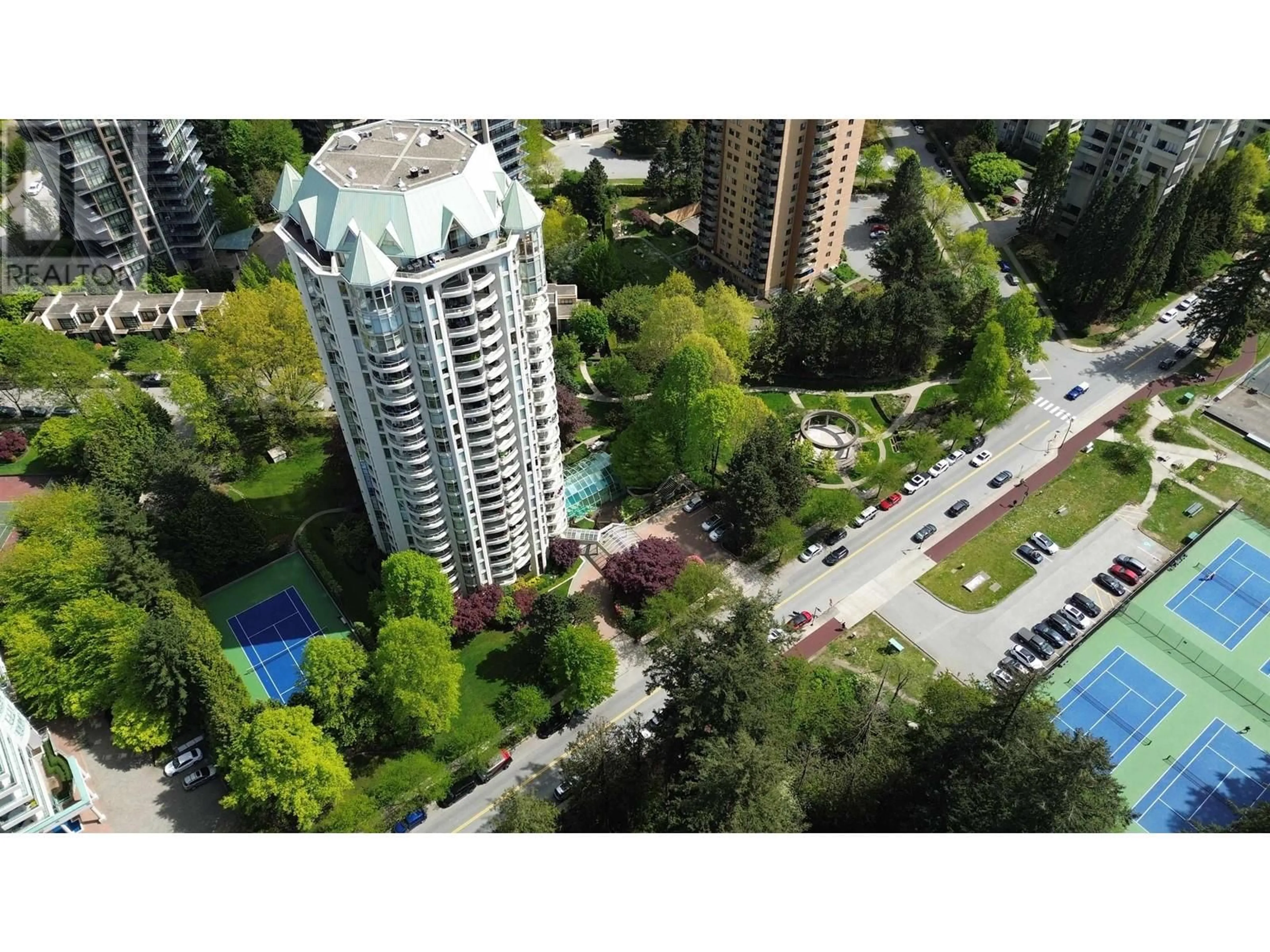 A pic from outside/outdoor area/front of a property/back of a property/a pic from drone, city buildings view from balcony for 705 - 6188 PATTERSON AVENUE, Burnaby British Columbia V5H2N1
