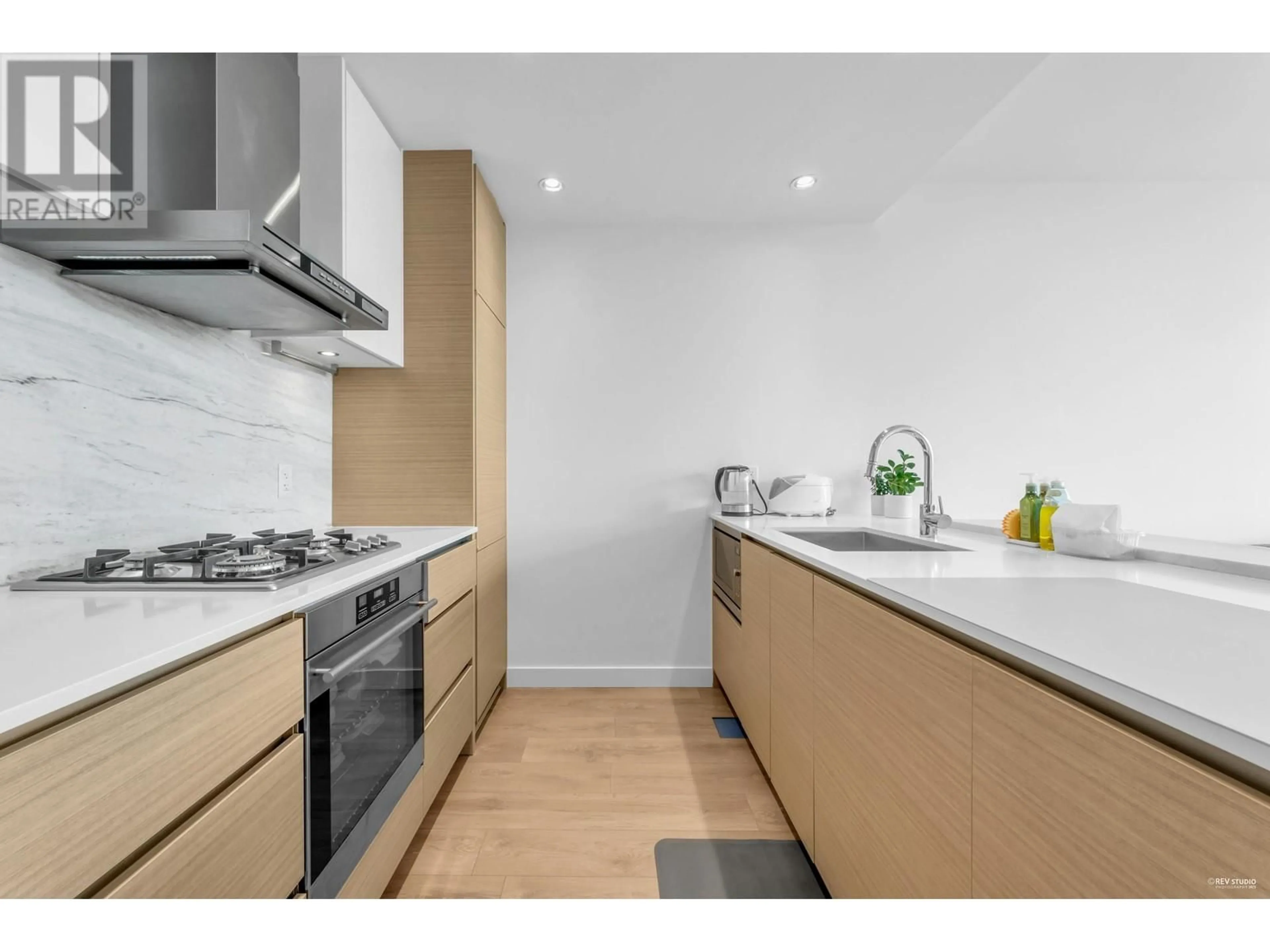 Standard kitchen, unknown for 2701 - 4670 ASSEMBLY WAY, Burnaby British Columbia V5H0H3