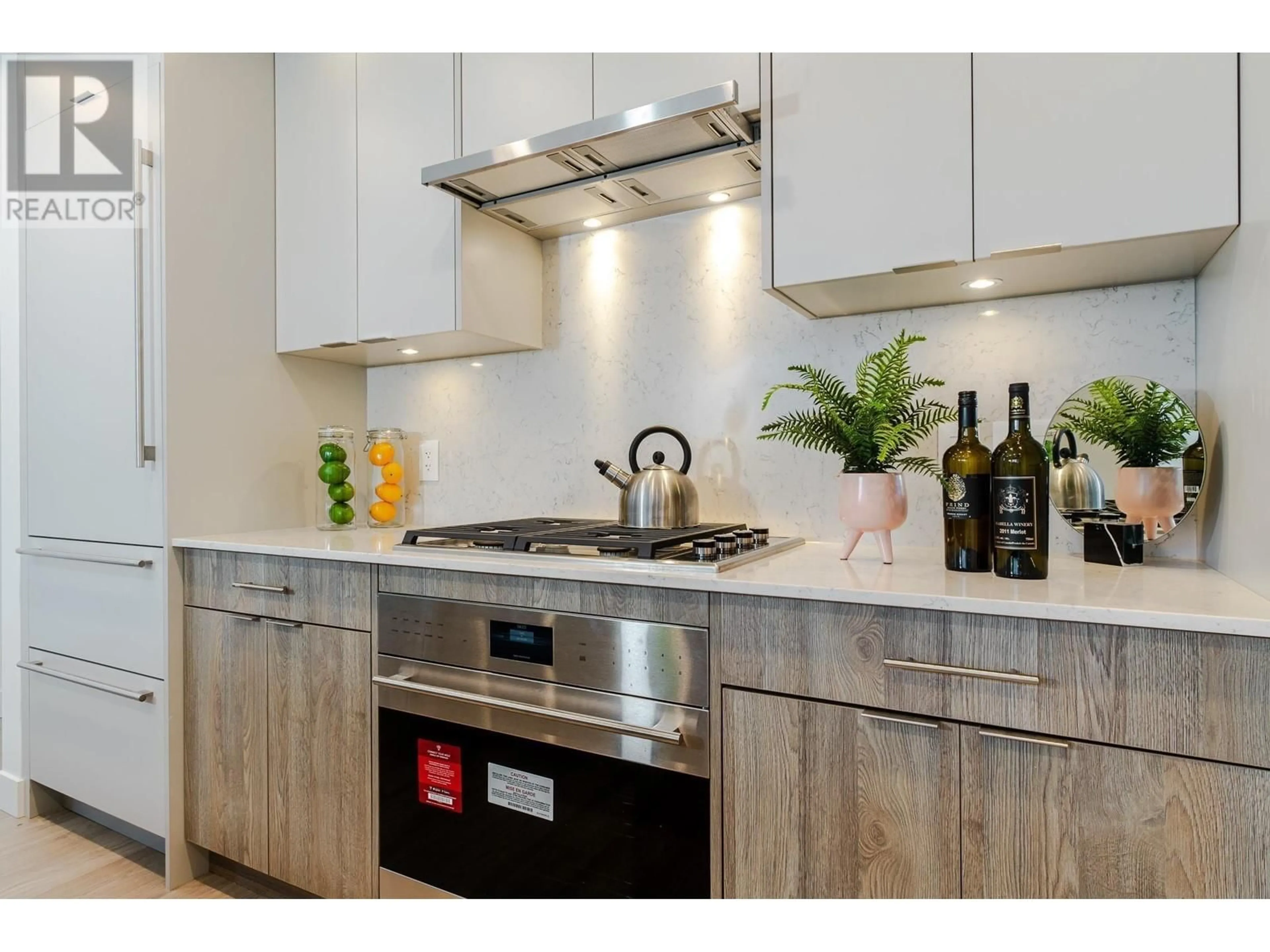 Contemporary kitchen, wood/laminate floor for 107 - 7638 CAMBIE STREET, Vancouver British Columbia V6P3H7