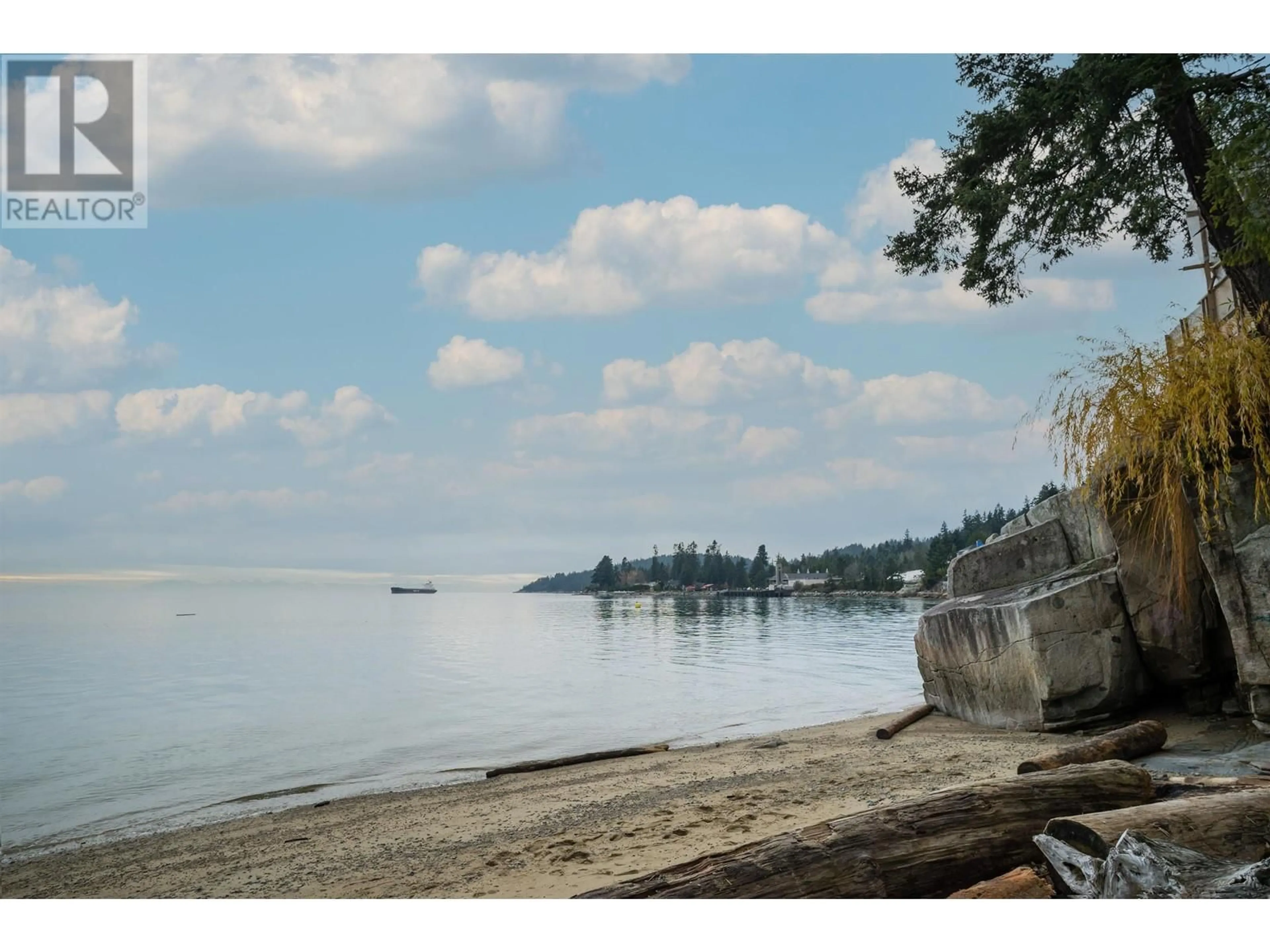 Blurry image for 4001 ROSE CRESCENT, West Vancouver British Columbia V7V2N6