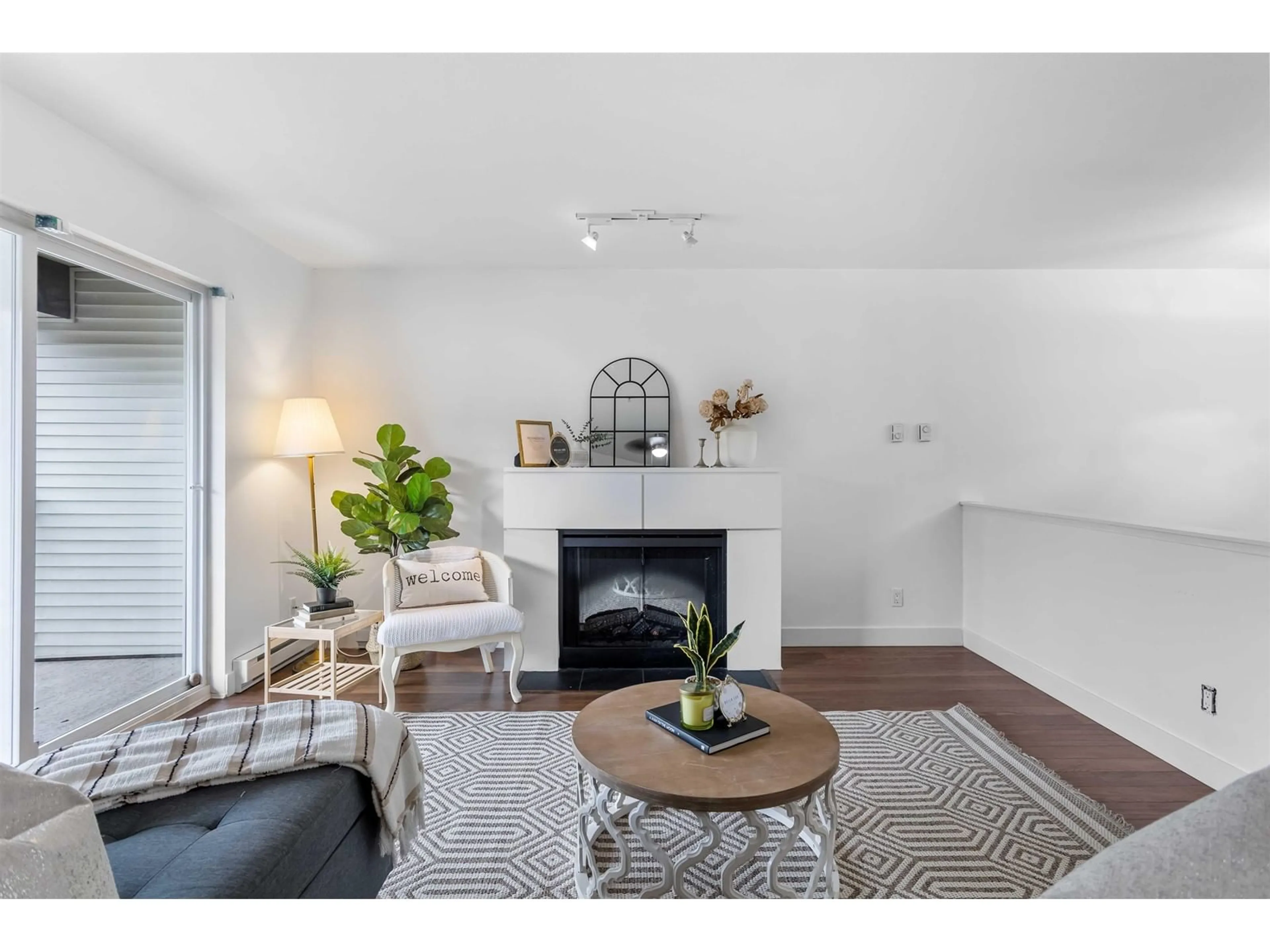 Living room with furniture, unknown for 211 - 19340 65, Surrey British Columbia V4N0A3