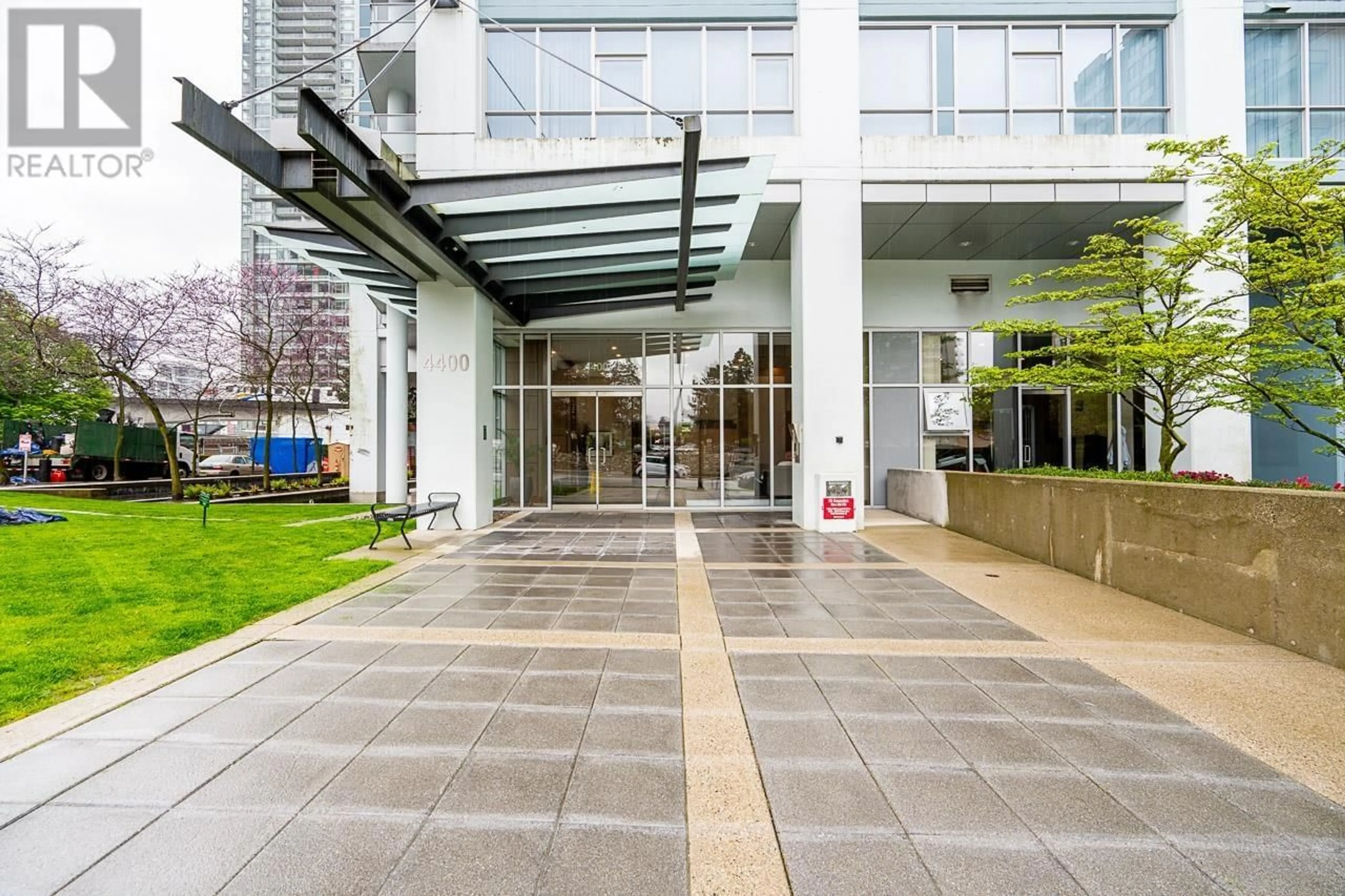 Indoor foyer for 306 - 4400 BUCHANAN STREET, Burnaby British Columbia V5C0E3