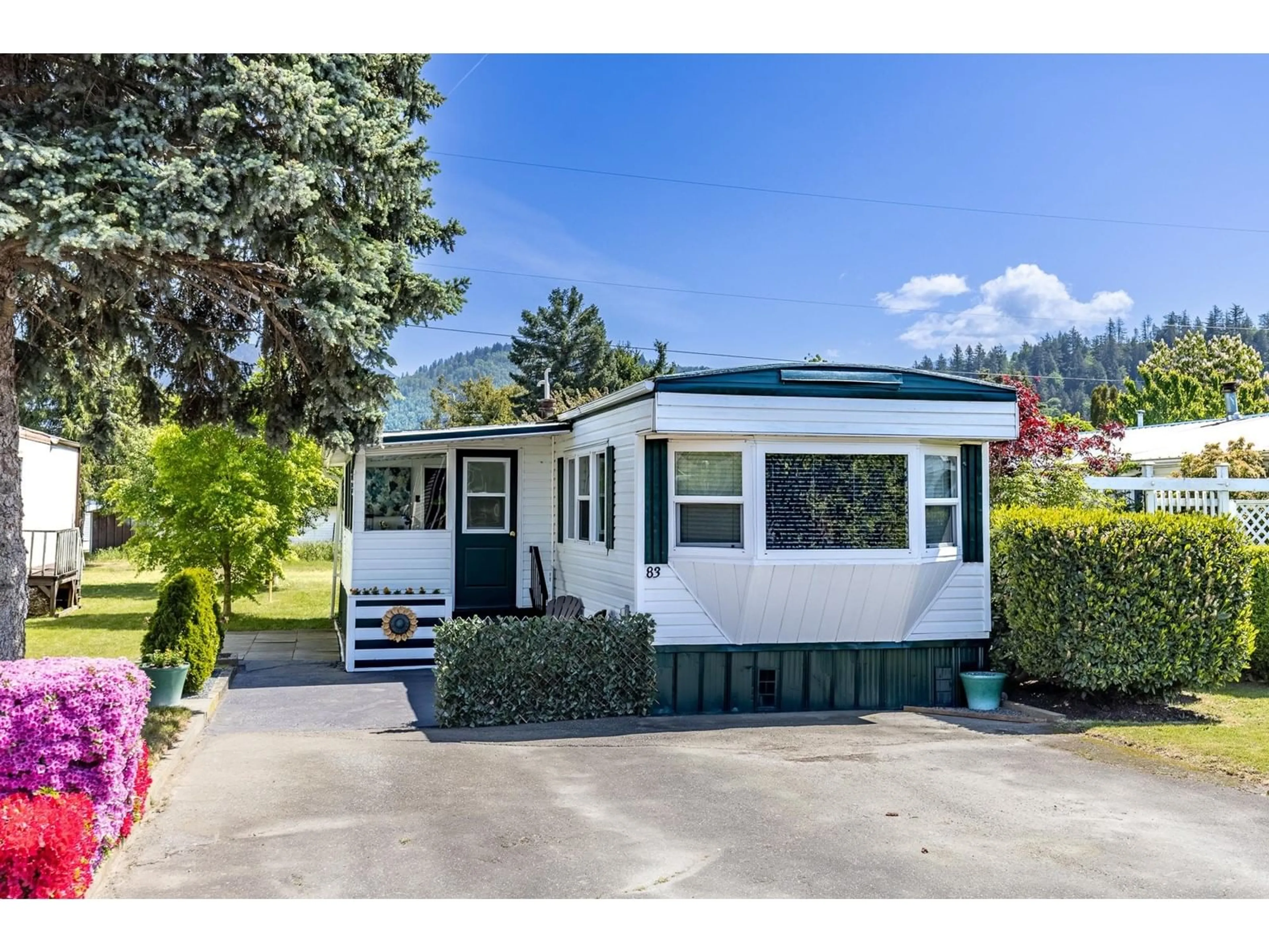 Home with vinyl exterior material, street for 83 - 45640 WATSON ROAD, Chilliwack British Columbia V2R3P8