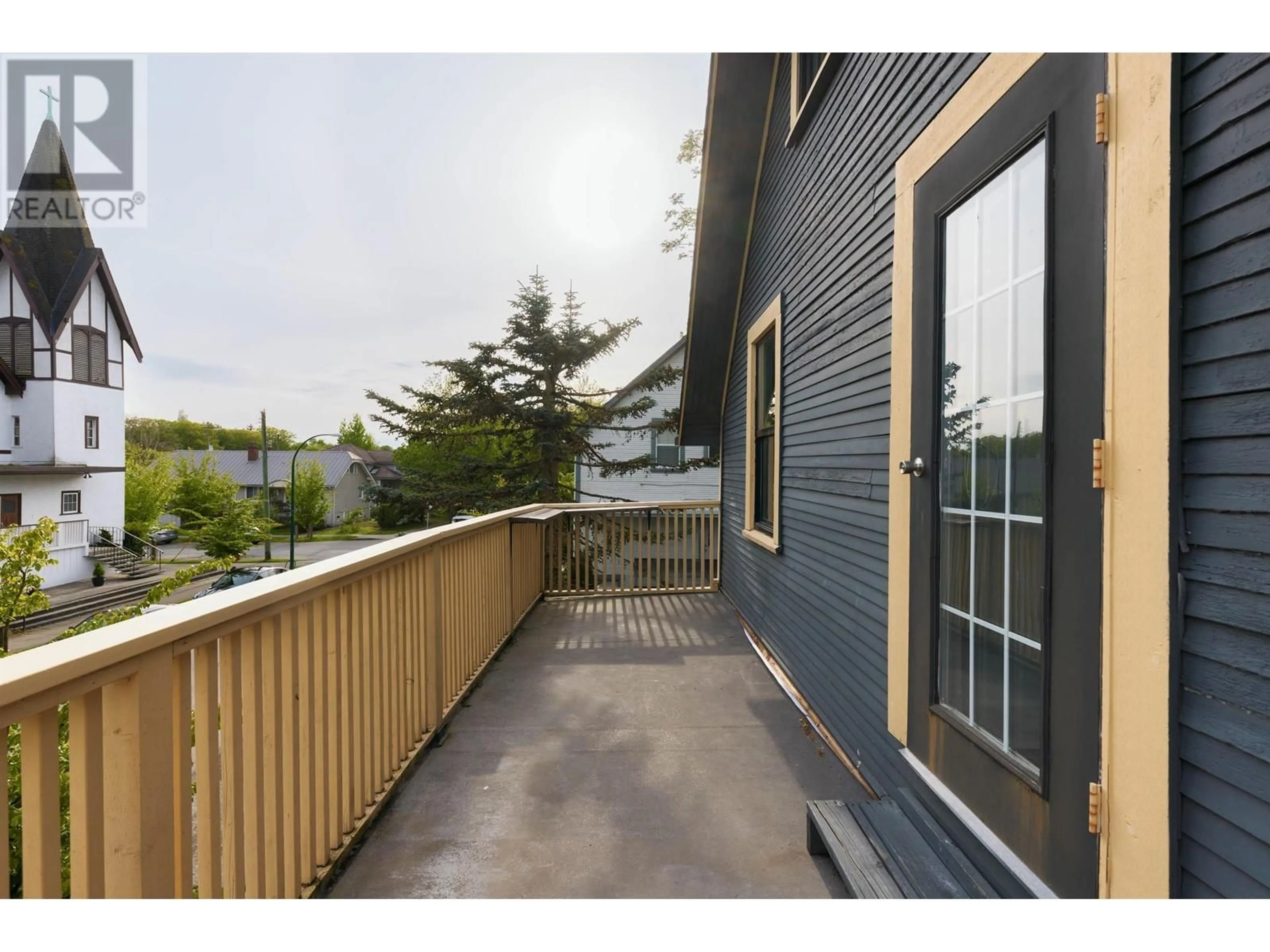 Patio, street for 925 19TH AVENUE, Vancouver British Columbia V5V1K8