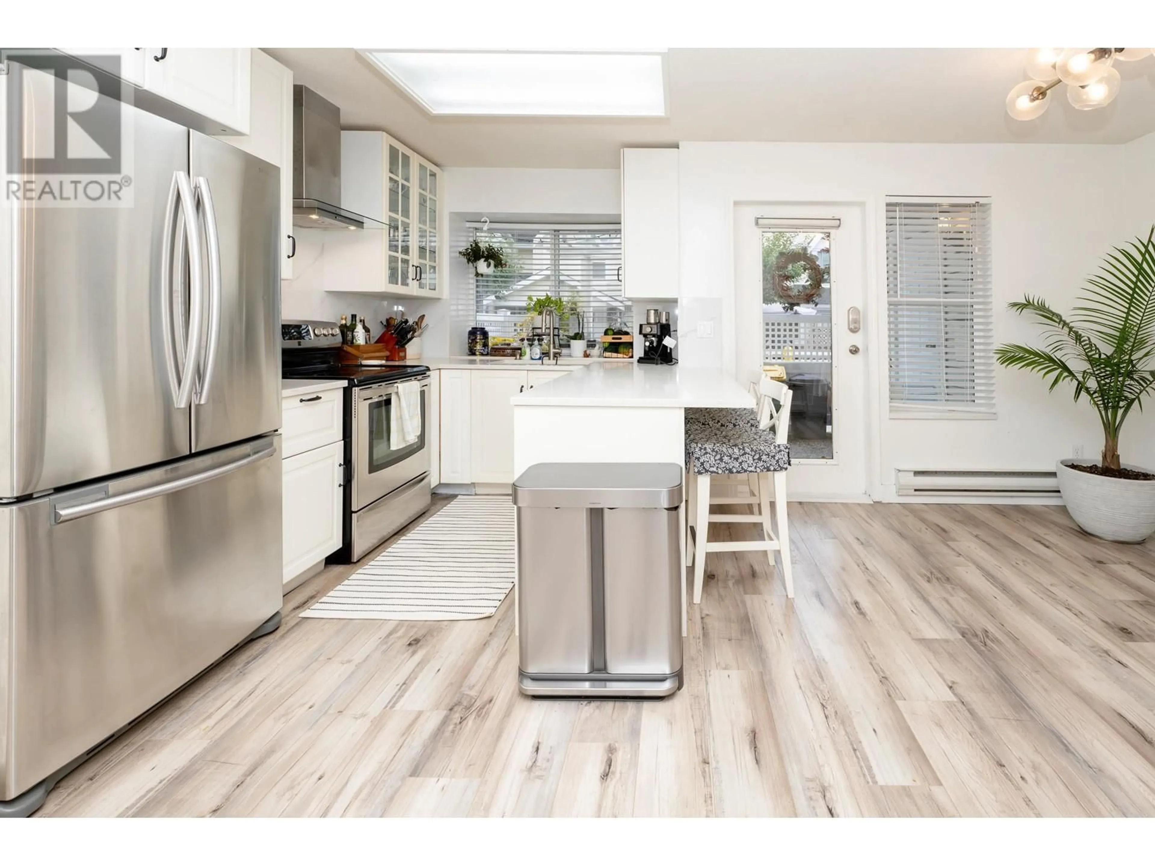 Contemporary kitchen, unknown for 15 - 23575 119 AVENUE, Maple Ridge British Columbia V4R2P4