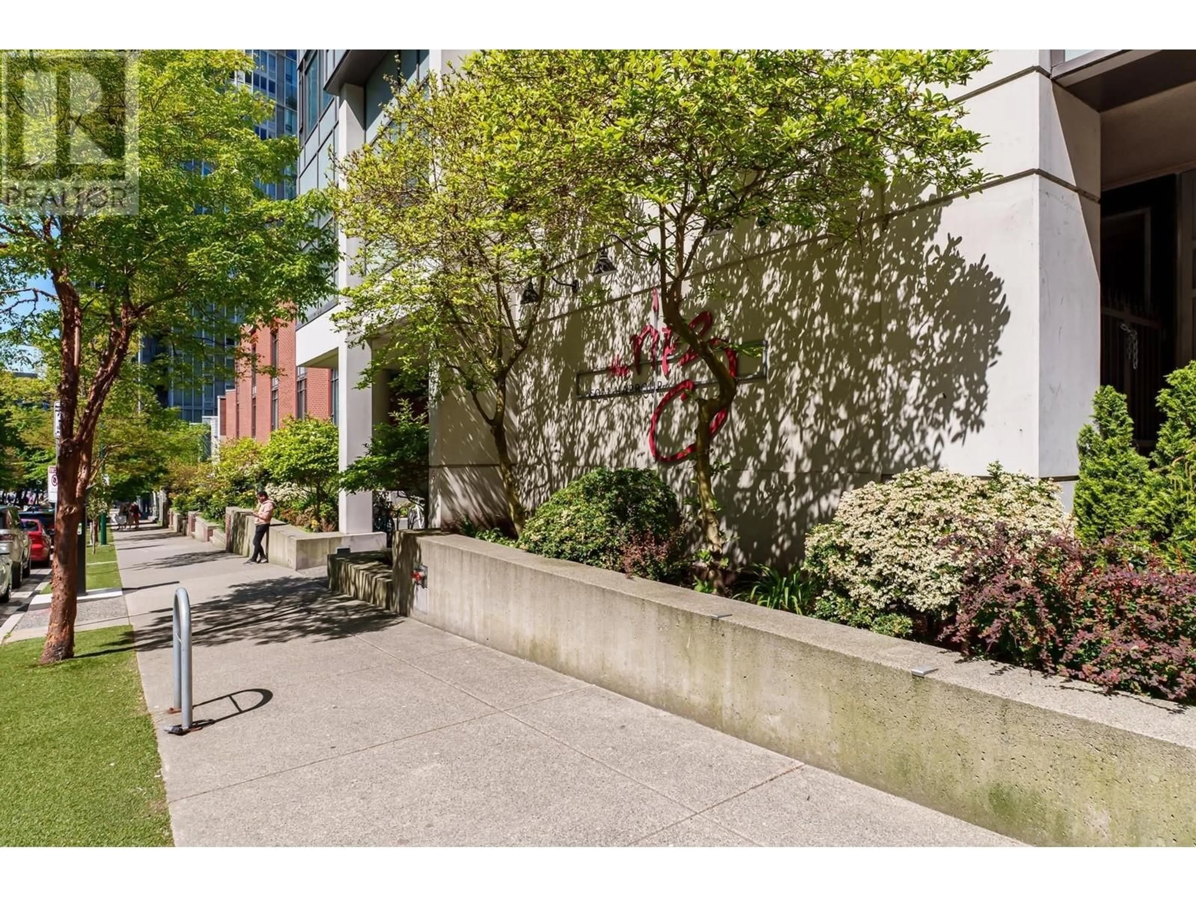 Patio, street for 2104 - 1211 MELVILLE STREET, Vancouver British Columbia V6E0A7