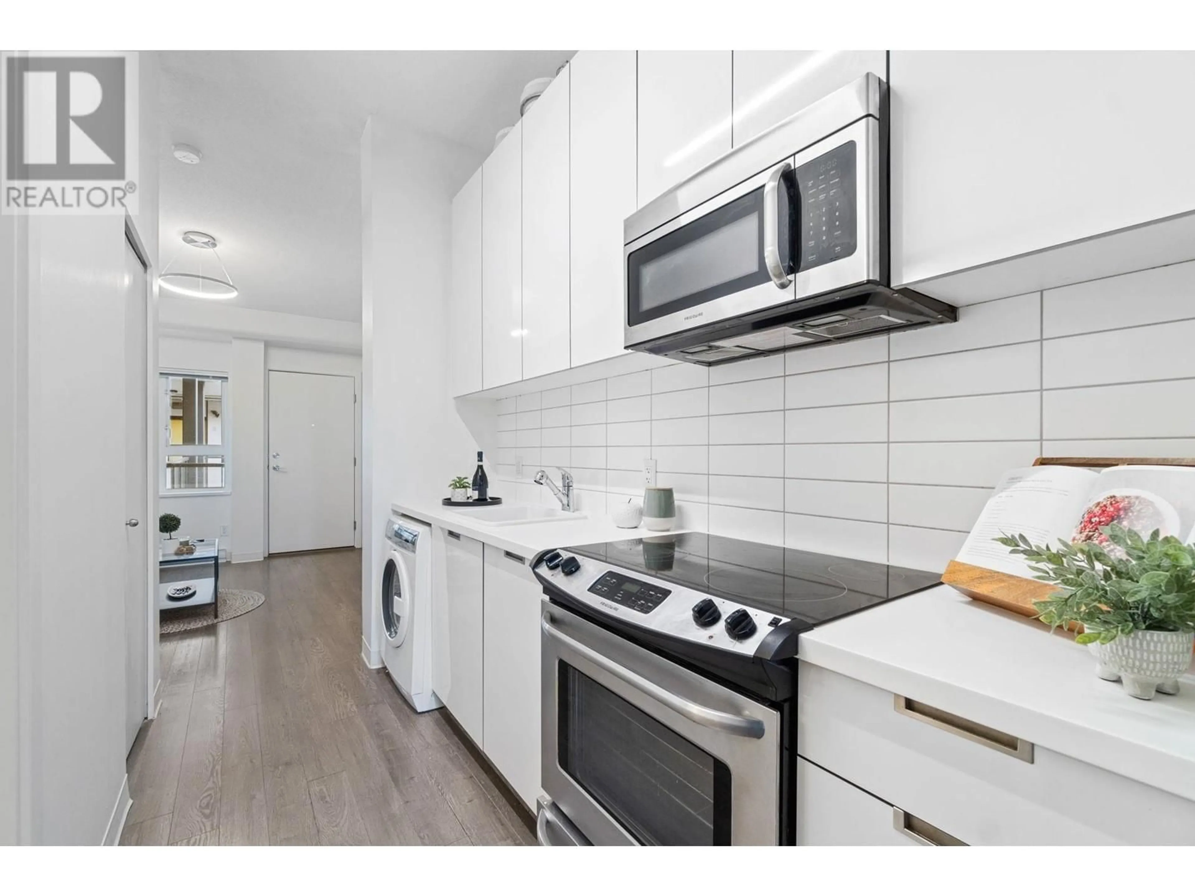 Standard kitchen, unknown for 611 - 138 HASTINGS STREET, Vancouver British Columbia V6A1N6