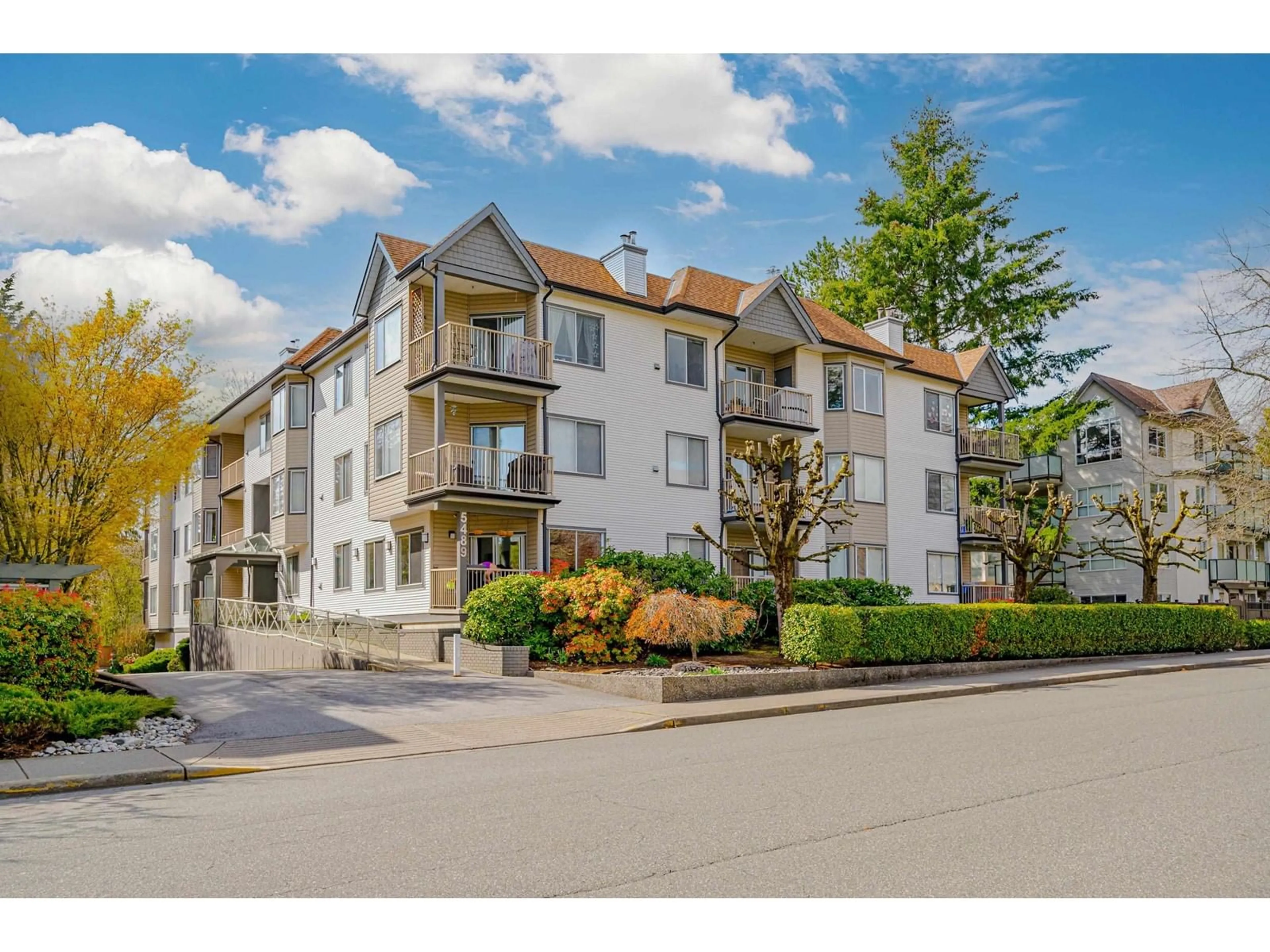 A pic from outside/outdoor area/front of a property/back of a property/a pic from drone, street for 303 - 5489 201, Langley British Columbia V3A1P8