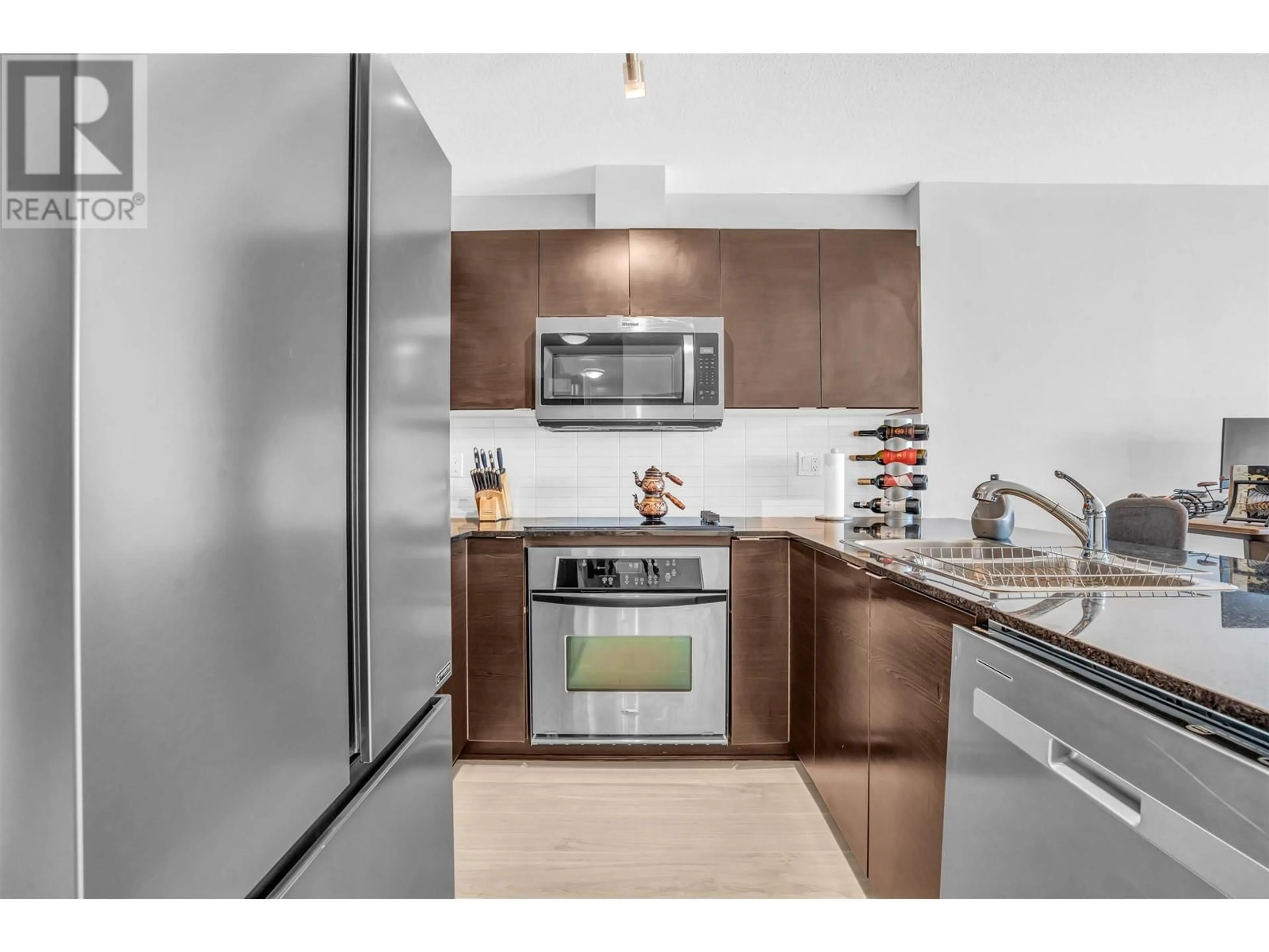 Standard kitchen, unknown for 1501 - 4182 DAWSON STREET, Burnaby British Columbia V5C0A2