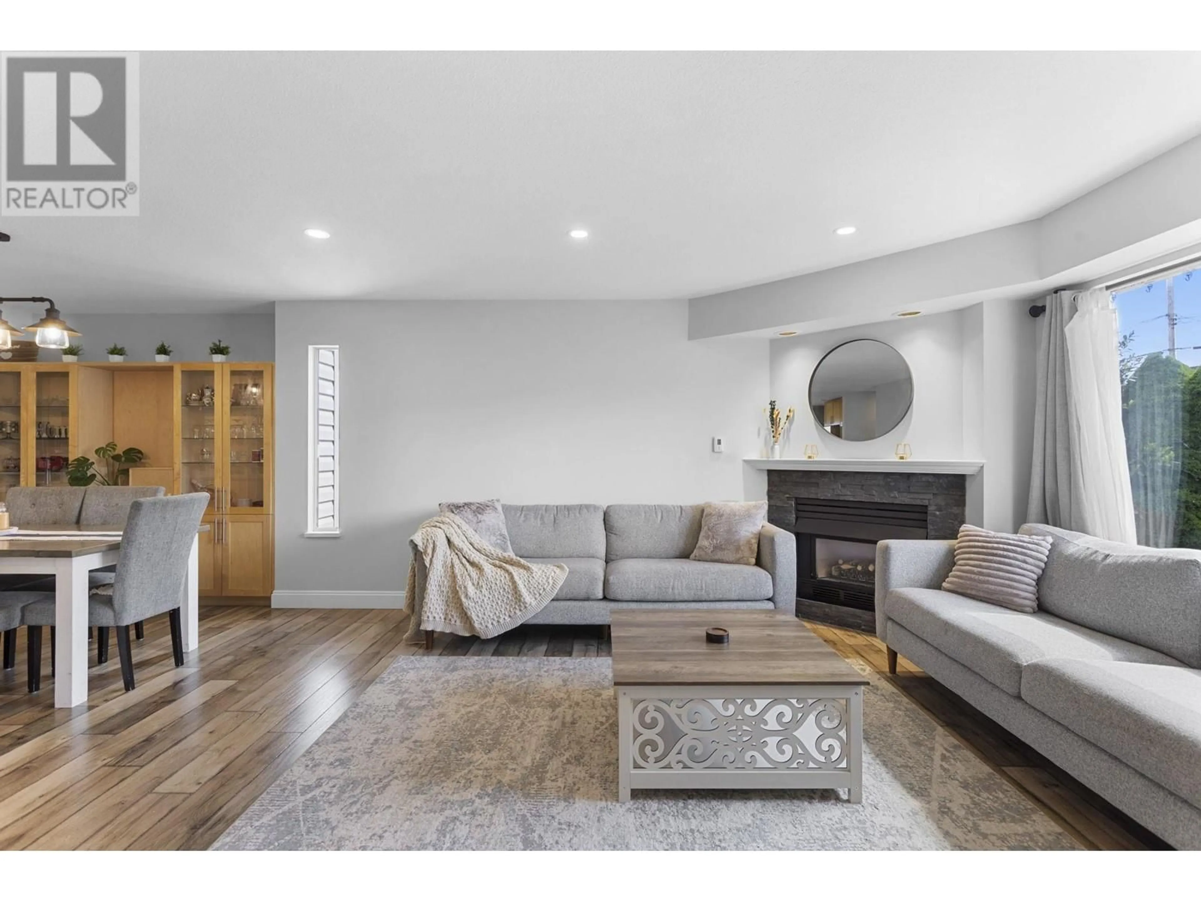 Living room with furniture, unknown for 20147 HAMPTON STREET, Maple Ridge British Columbia V2X0M7