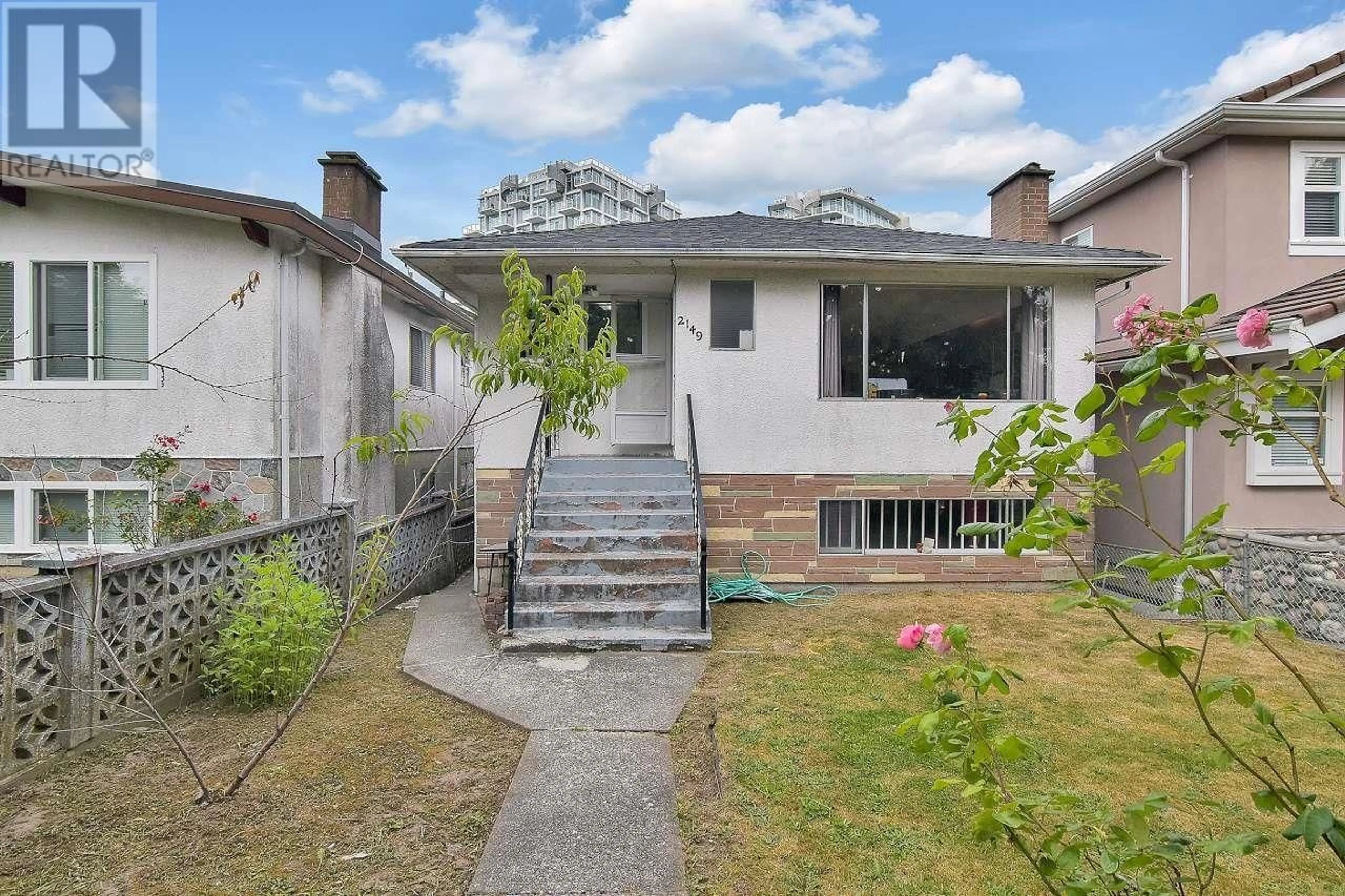A pic from outside/outdoor area/front of a property/back of a property/a pic from drone, street for 2149 32ND AVENUE, Vancouver British Columbia V5N3C1