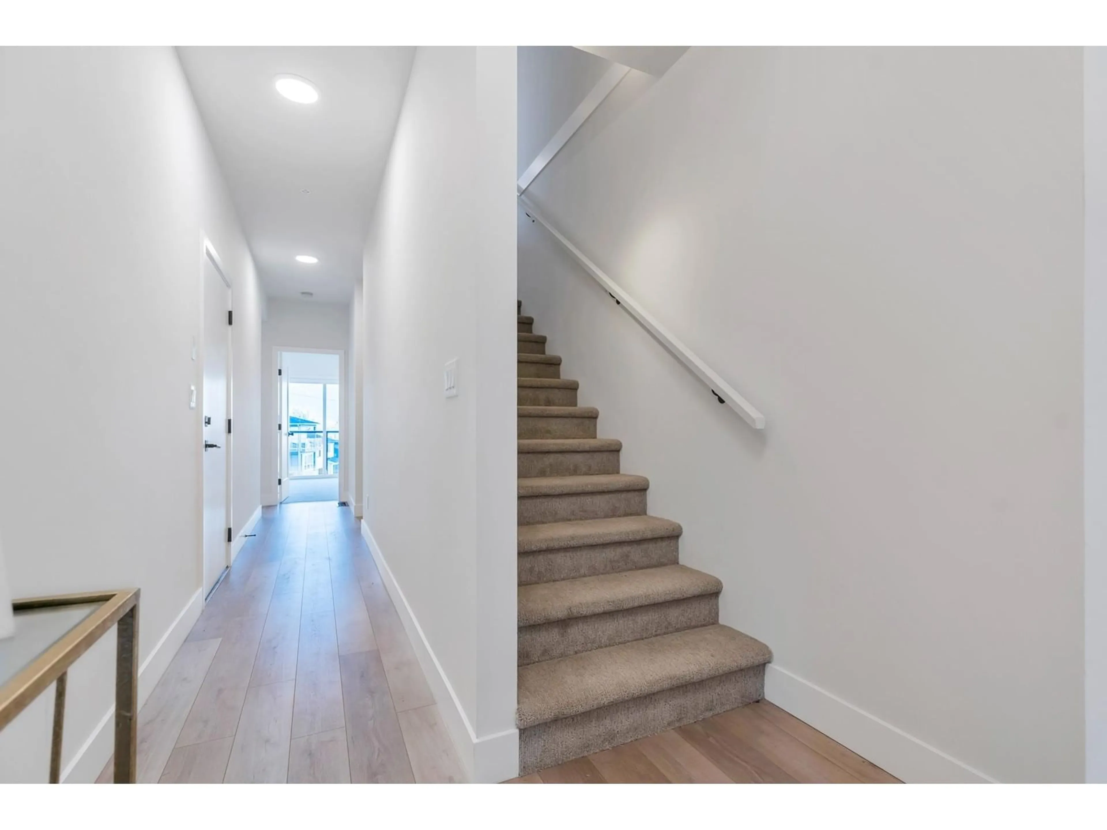 Indoor foyer for 28 - 43998 CHILLIWACK MOUNTAIN ROAD, Chilliwack British Columbia V2R4A1