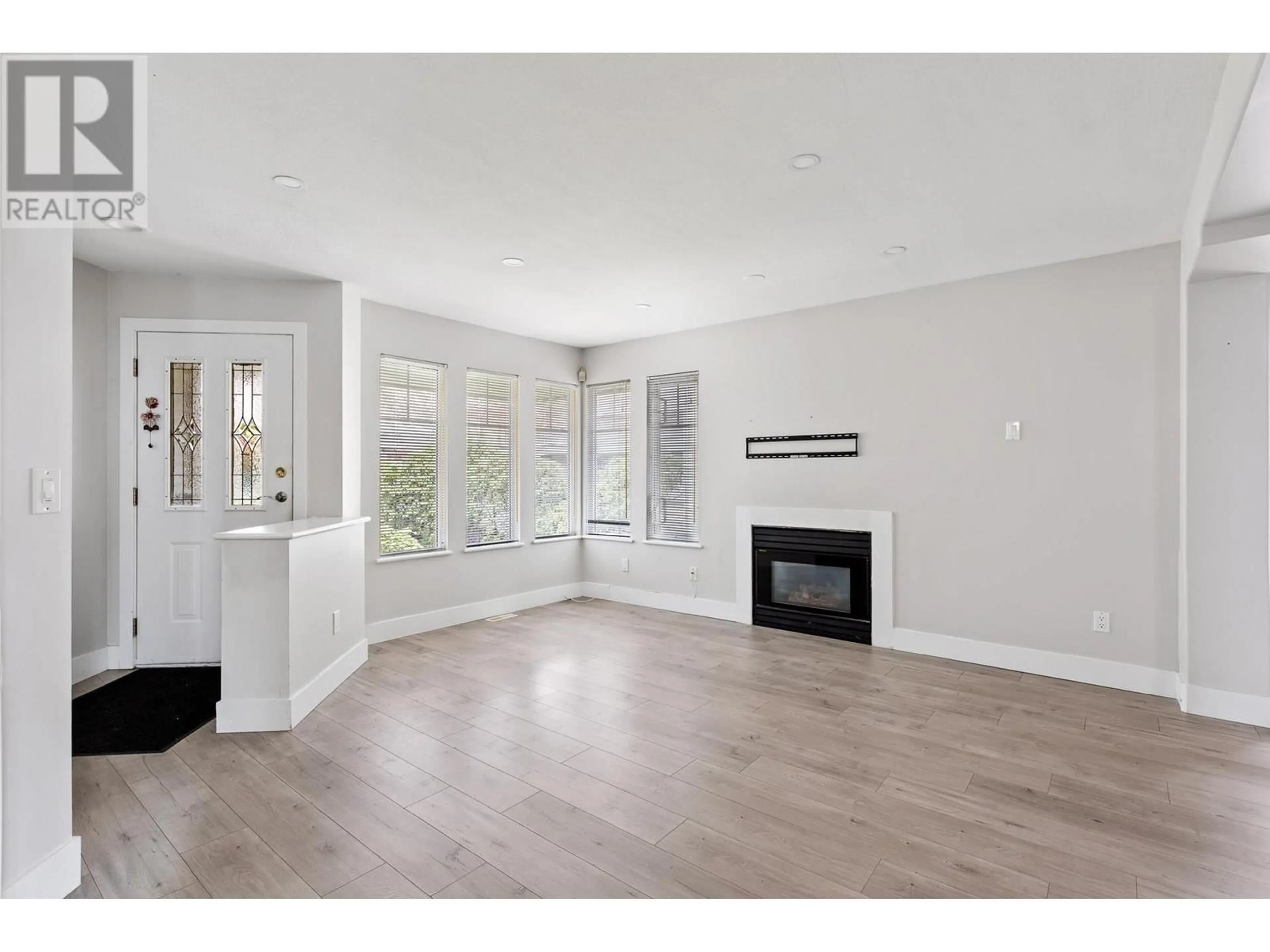 A pic of a room for 2986 PINETREE CLOSE, Coquitlam British Columbia V3E2Z5