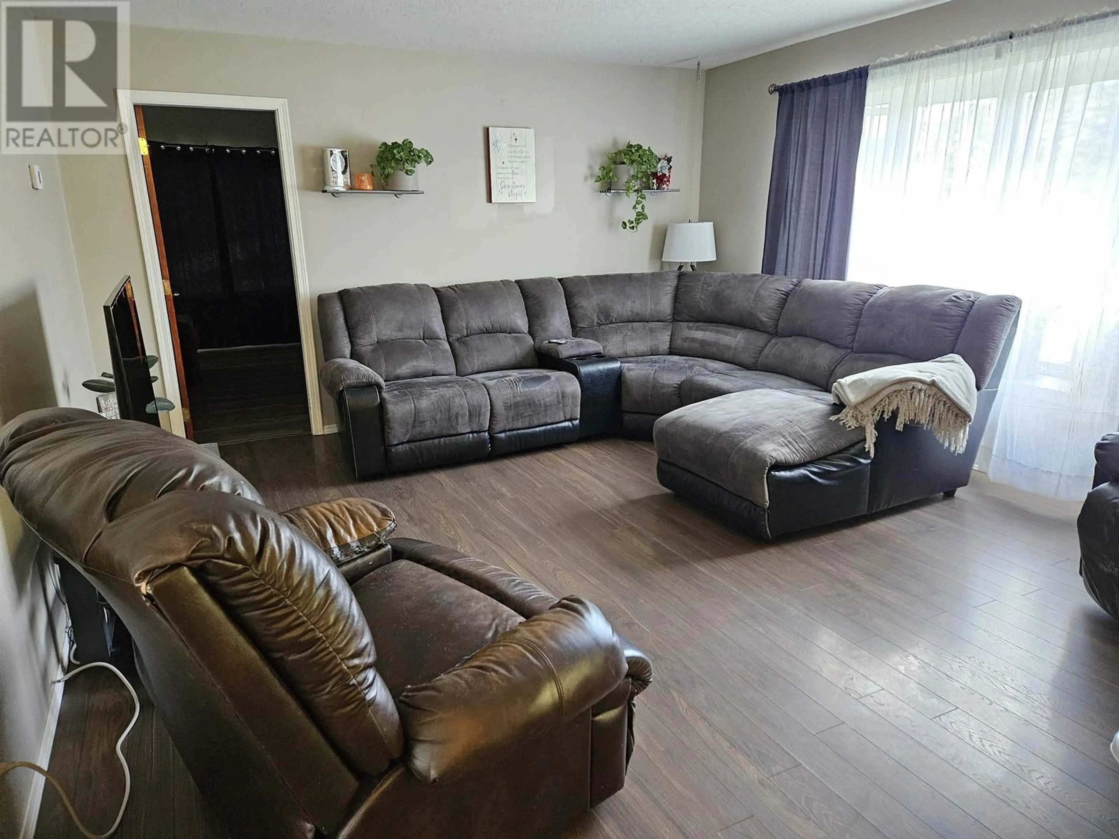 Living room with furniture, unknown for 1709 JUNIPER STREET, Williams Lake British Columbia V2G2J1