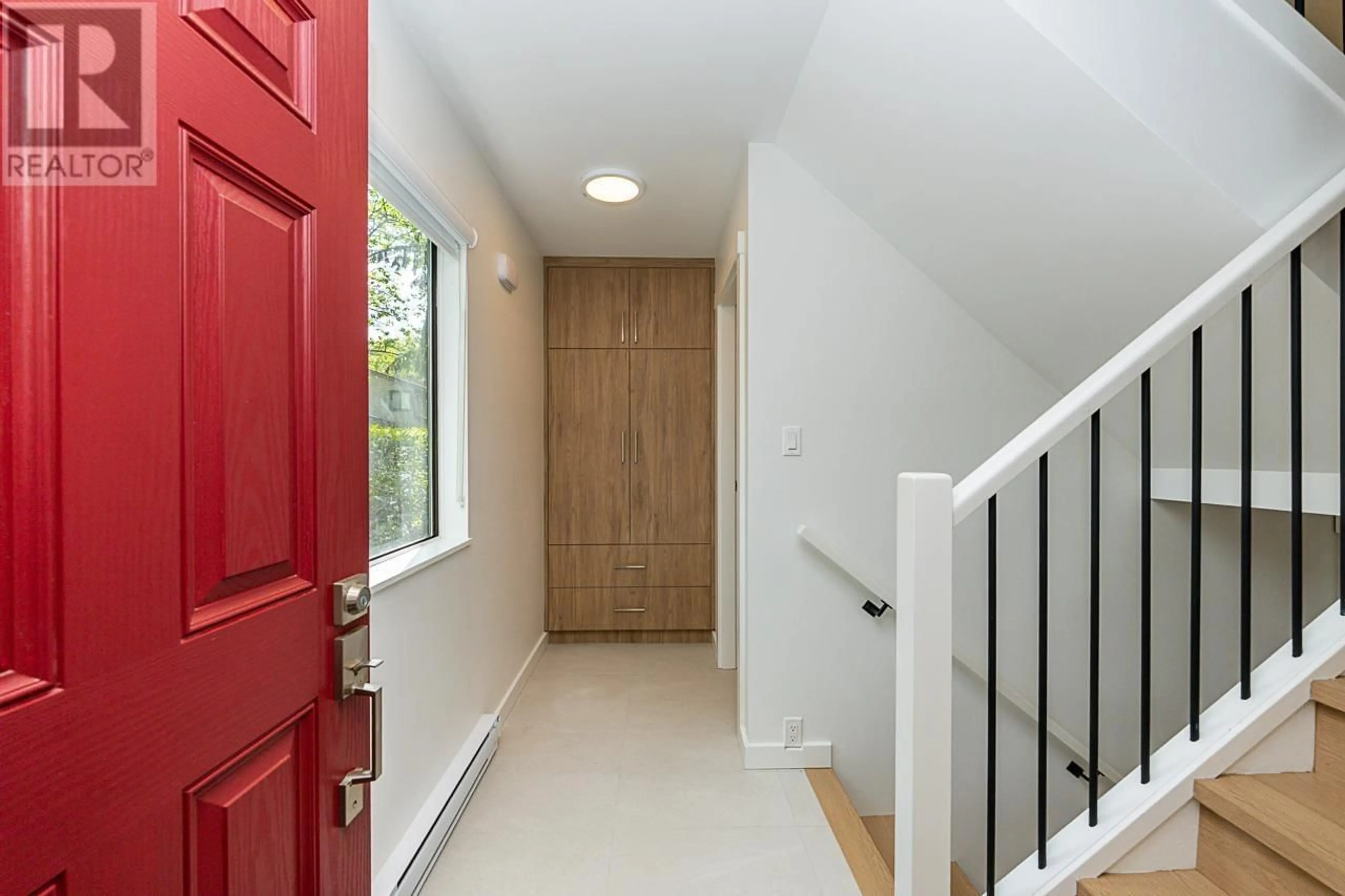 Indoor entryway for 5853 MAYVIEW CIRCLE, Burnaby British Columbia V5E4B7