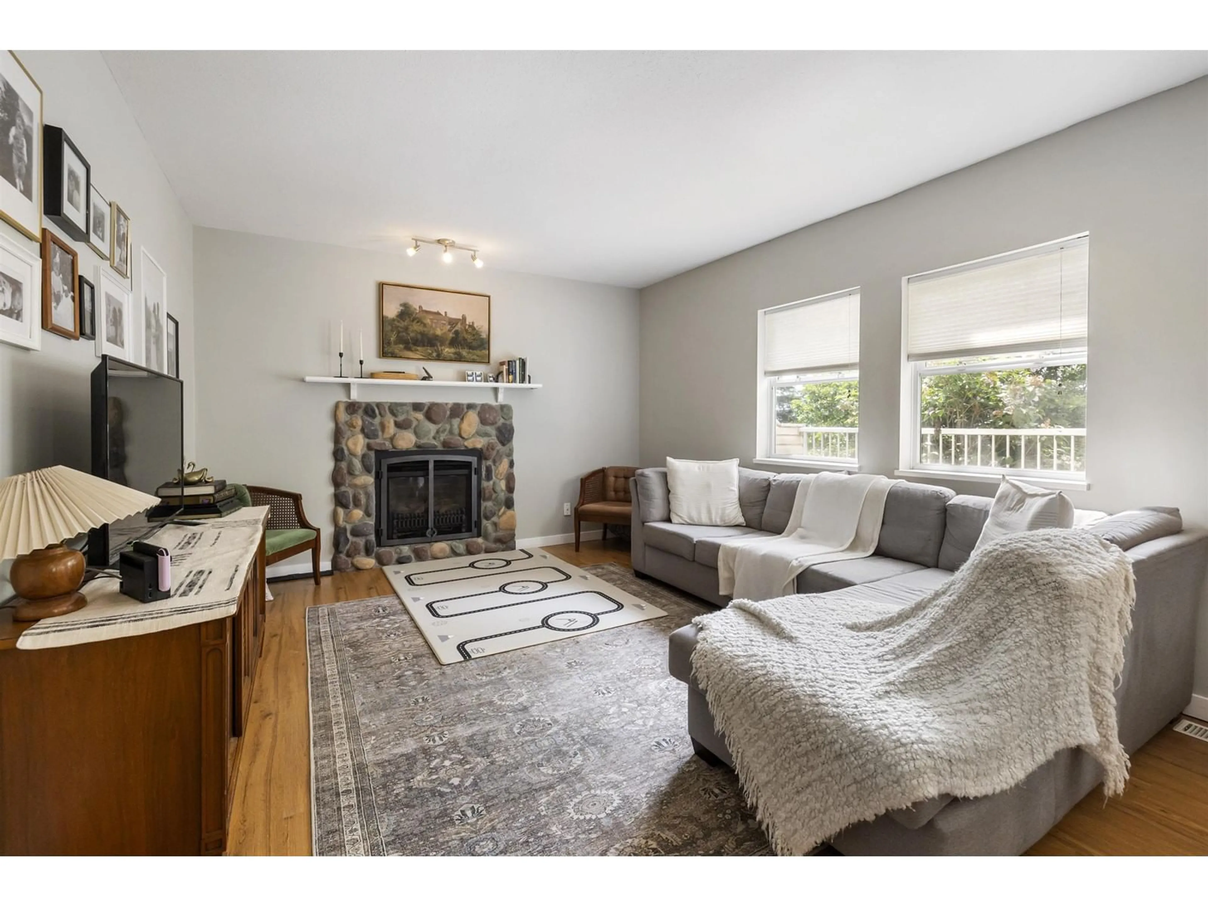 Living room with furniture, unknown for 35744 TIMBERLANE, Abbotsford British Columbia V3G1G3
