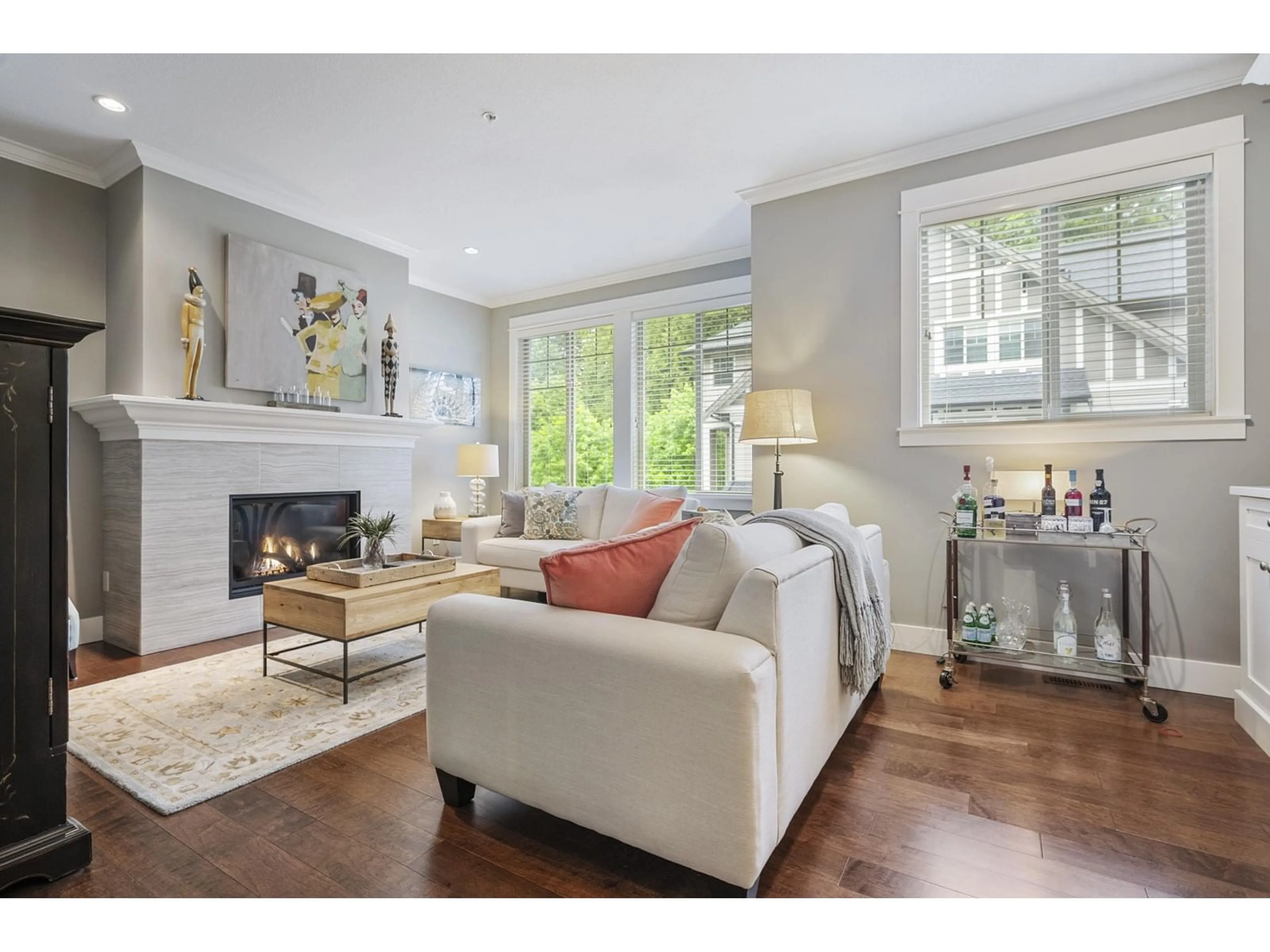 Living room with furniture, wood/laminate floor for 2 - 9590 216, Langley British Columbia V1M0C9
