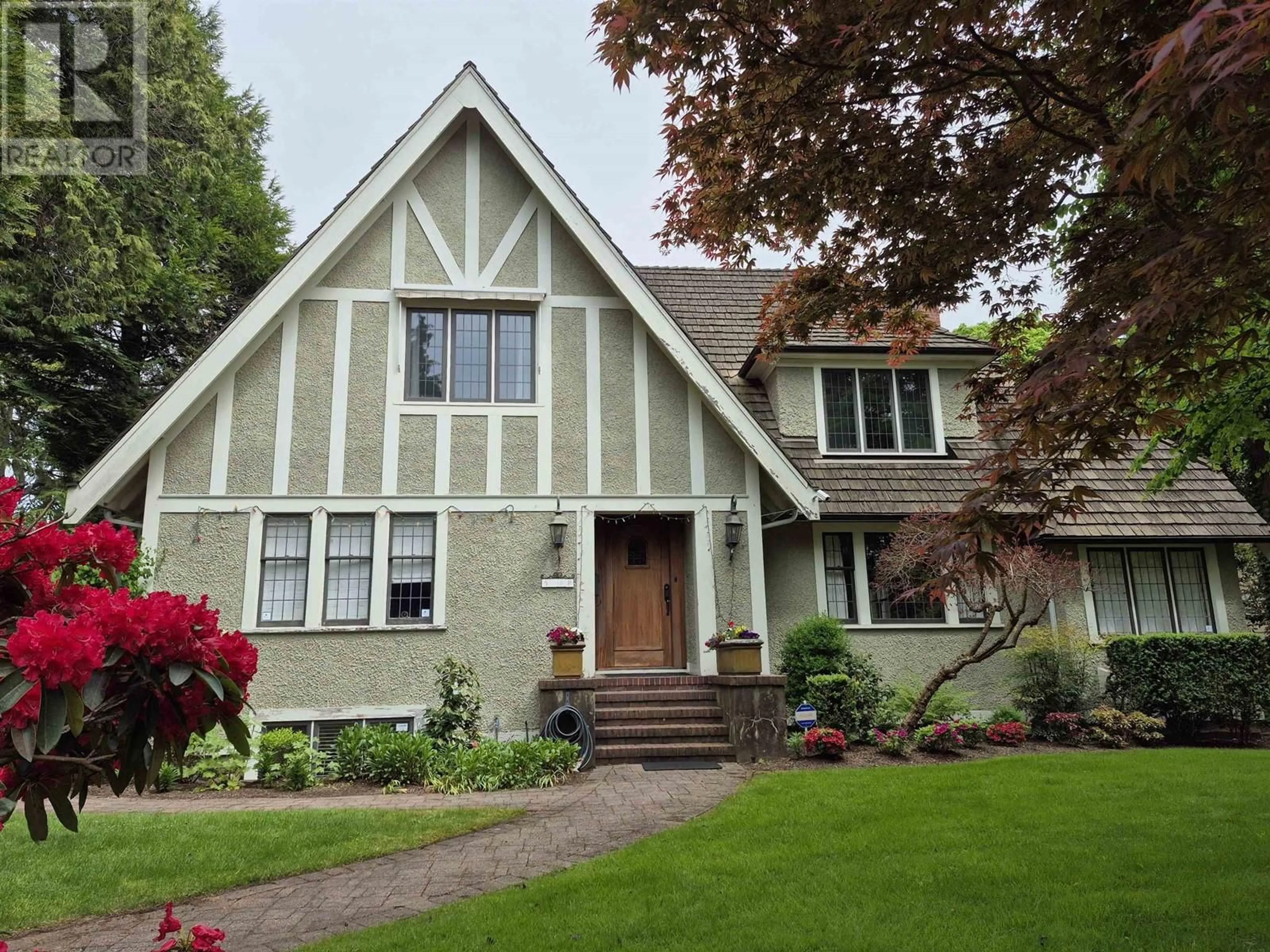Home with vinyl exterior material, street for 5588 CYPRESS STREET, Vancouver British Columbia V6M3R6