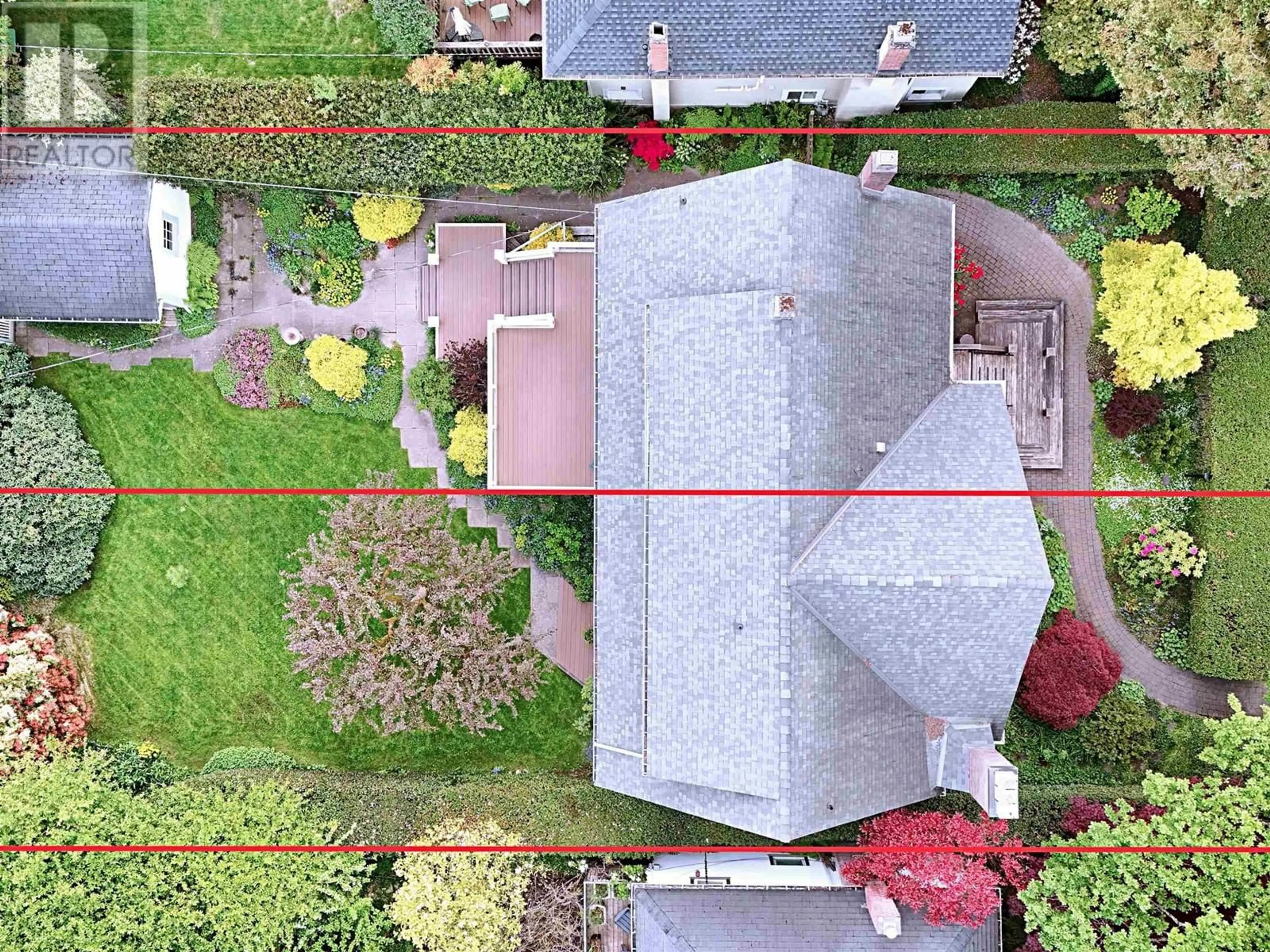 A pic from outside/outdoor area/front of a property/back of a property/a pic from drone, street for 4620 14TH AVENUE, Vancouver British Columbia V6R2Y6