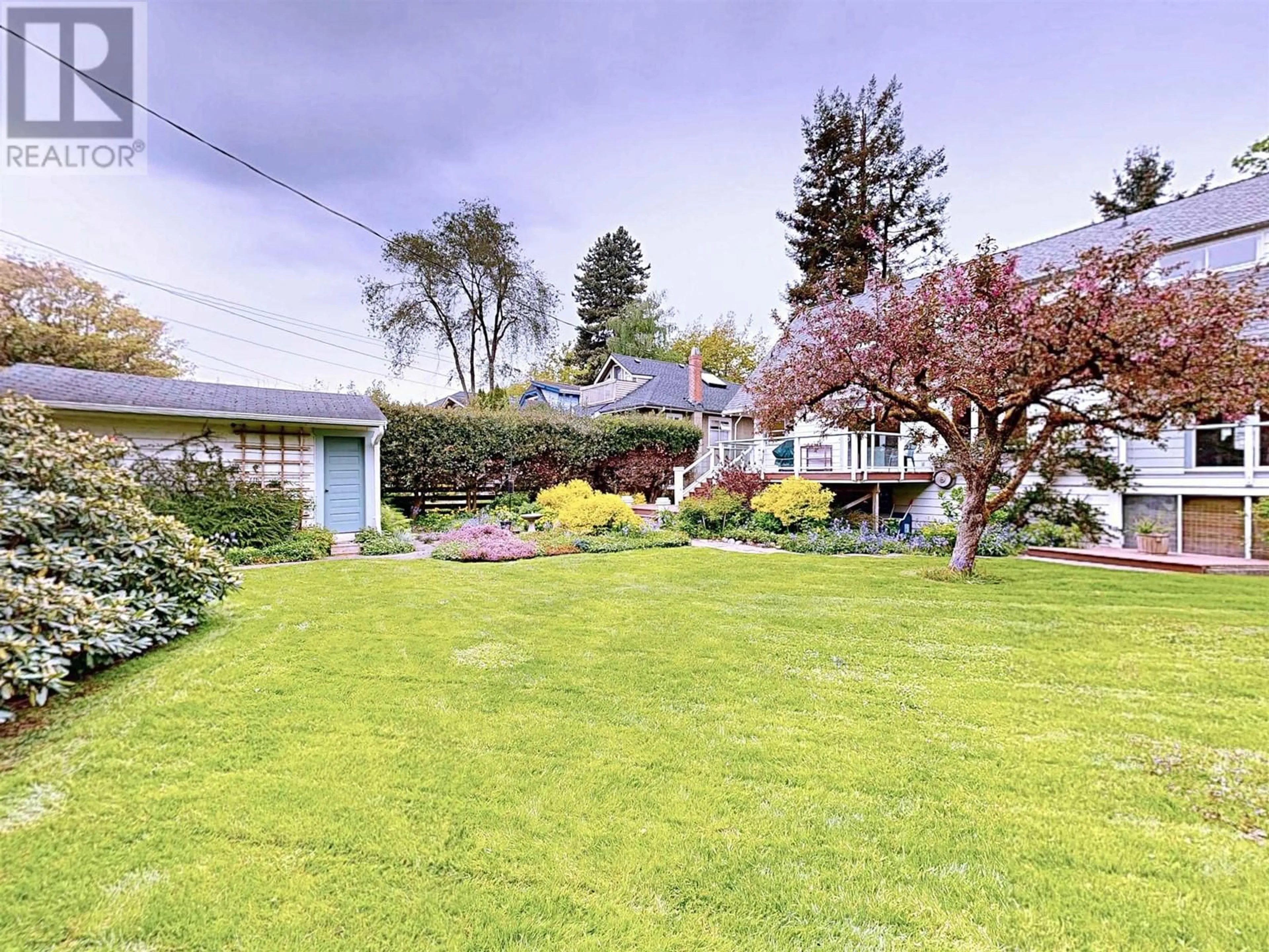 A pic from outside/outdoor area/front of a property/back of a property/a pic from drone, street for 4620 14TH AVENUE, Vancouver British Columbia V6R2Y6
