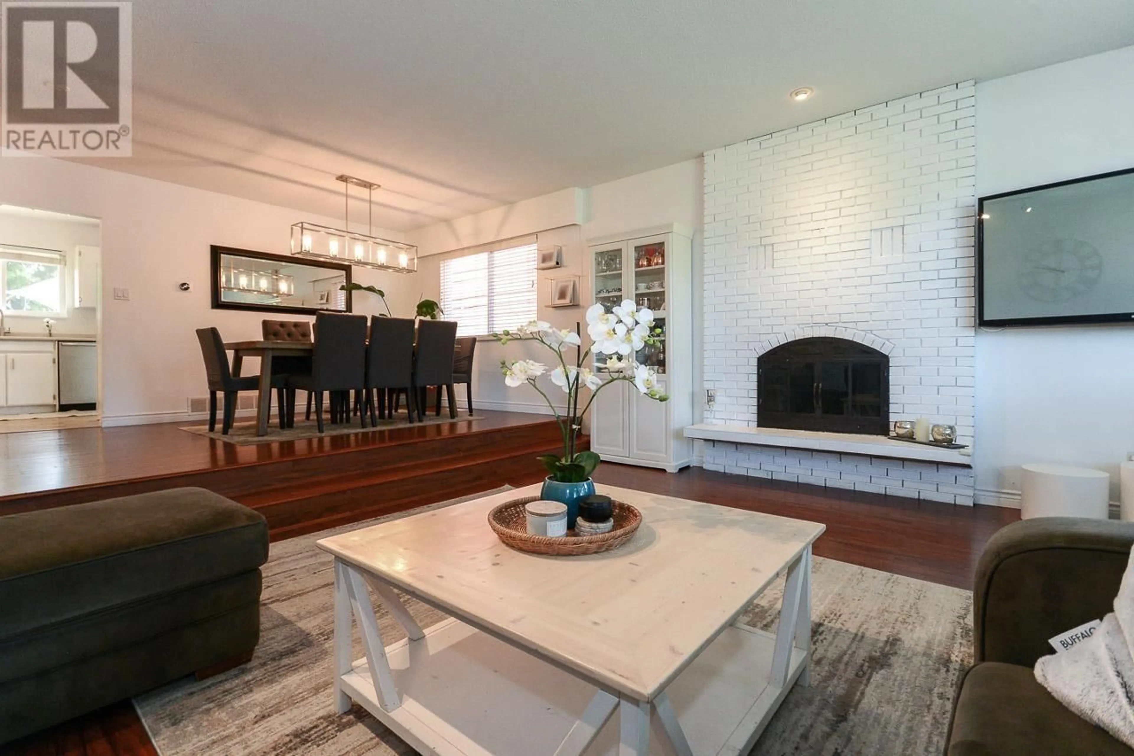Living room with furniture, unknown for 1345 53A STREET, Delta British Columbia V4M3E8