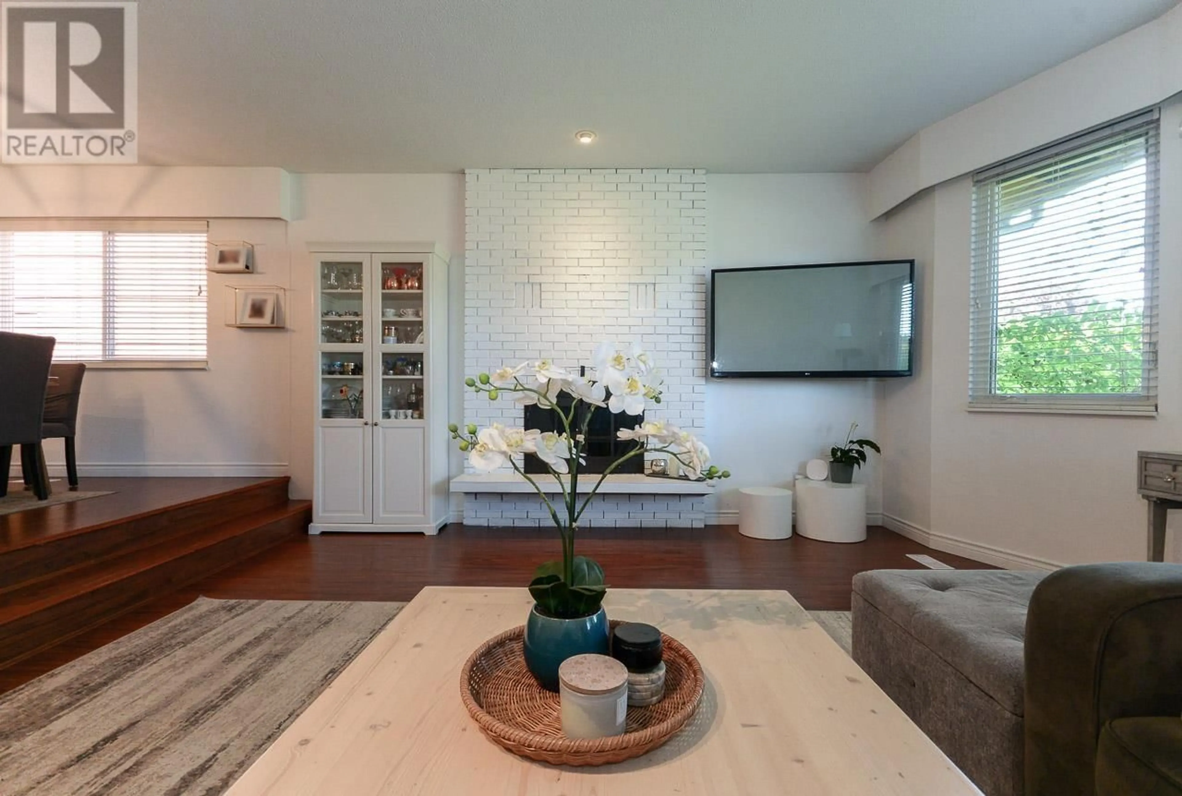 Living room with furniture, unknown for 1345 53A STREET, Delta British Columbia V4M3E8