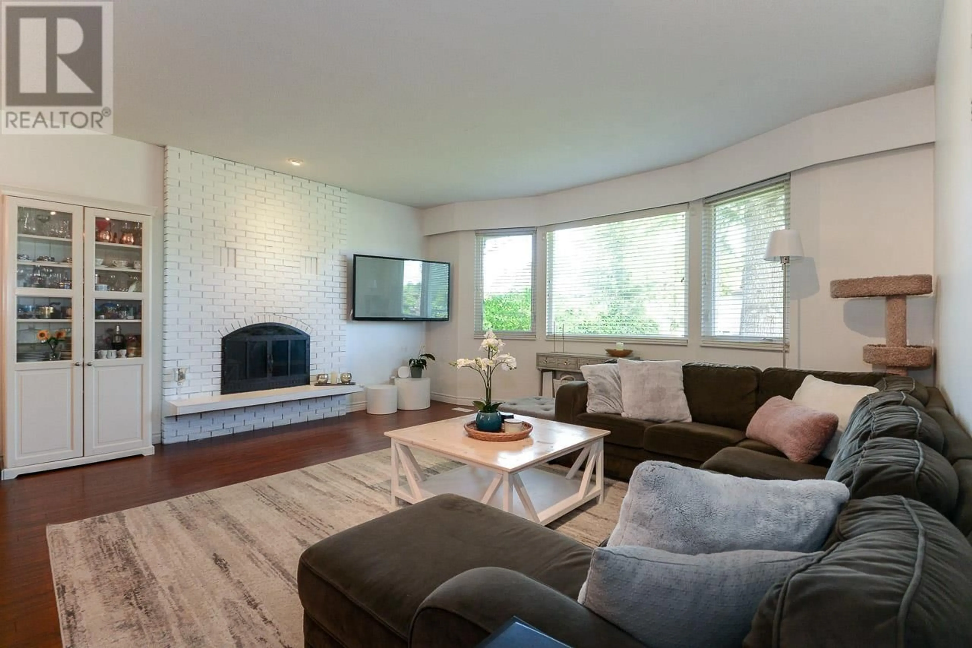 Living room with furniture, wood/laminate floor for 1345 53A STREET, Delta British Columbia V4M3E8